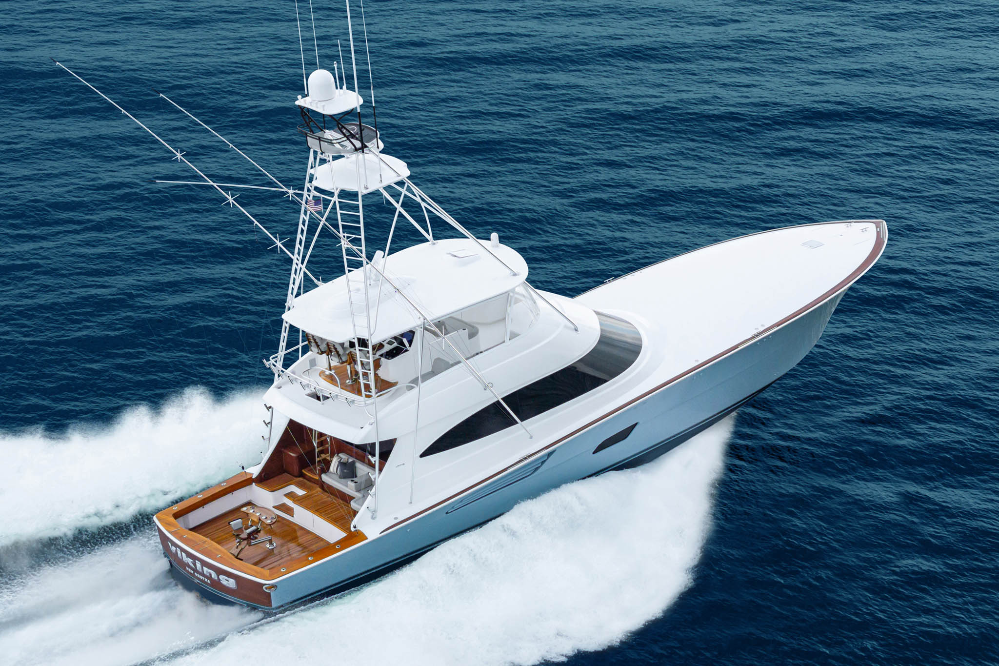 Viking Yachts 82 Convertible — photo 3