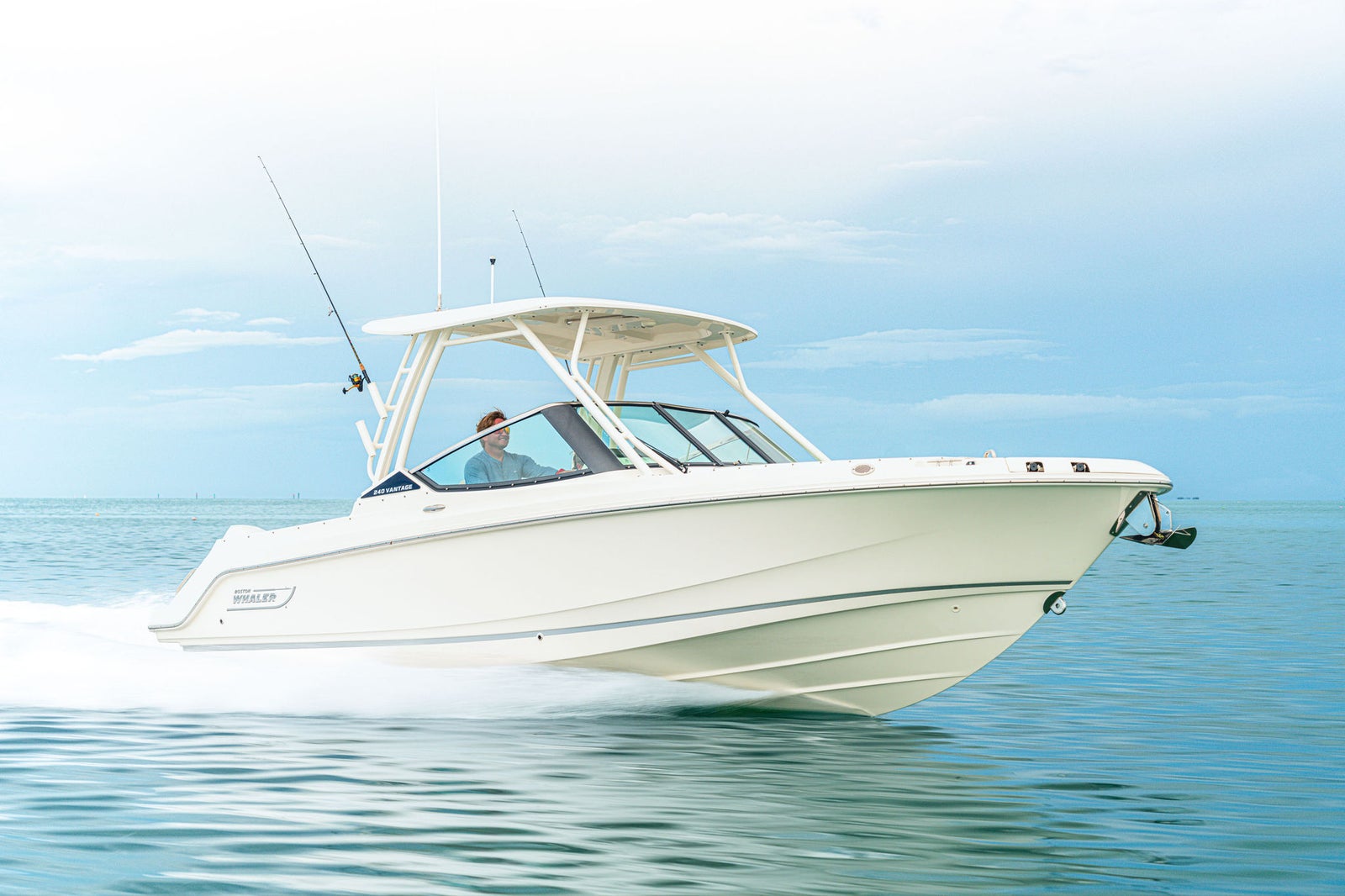 Boston Whaler 240 Vantage — photo 3