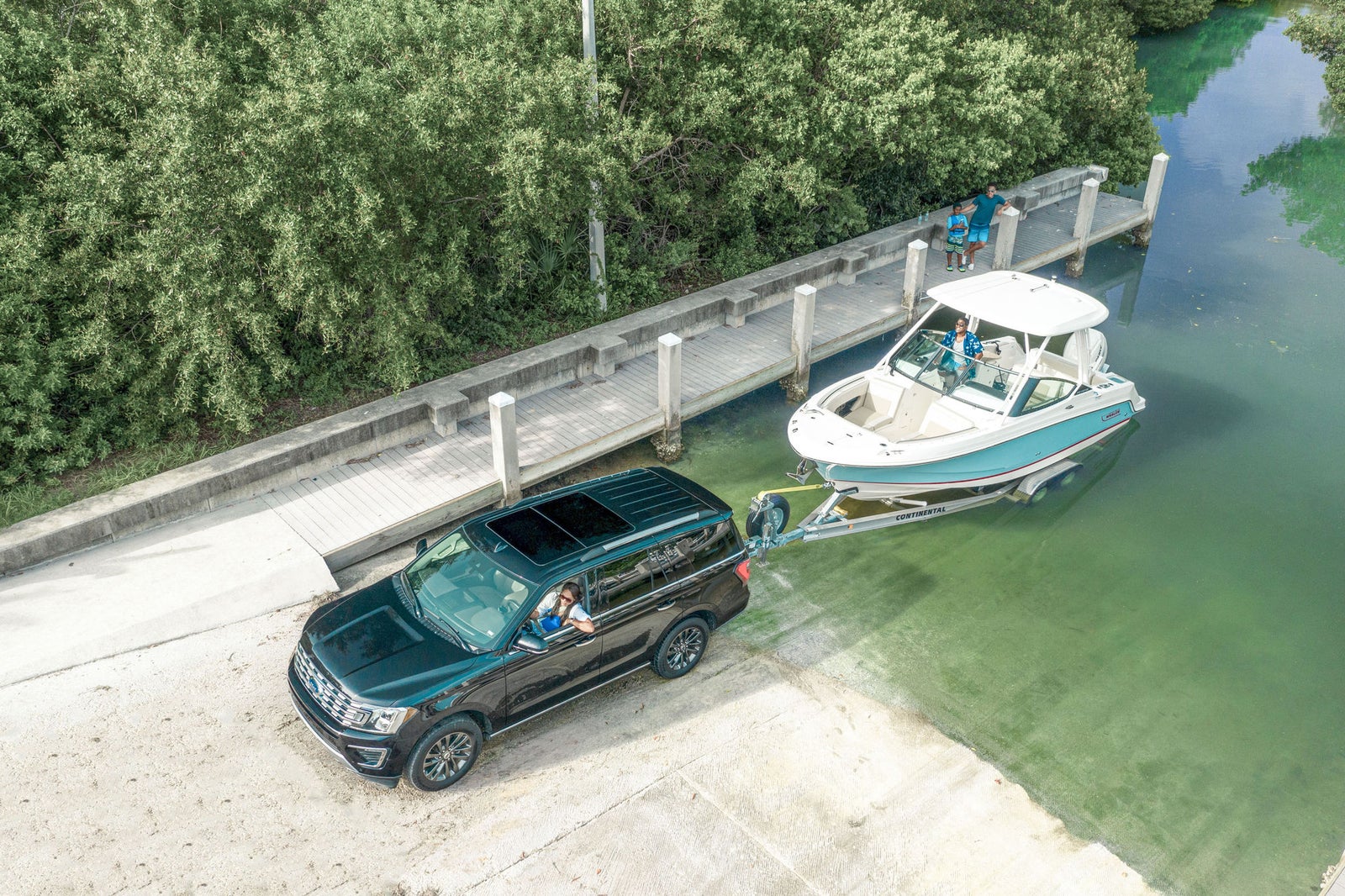 Boston Whaler 240 Vantage — photo 9
