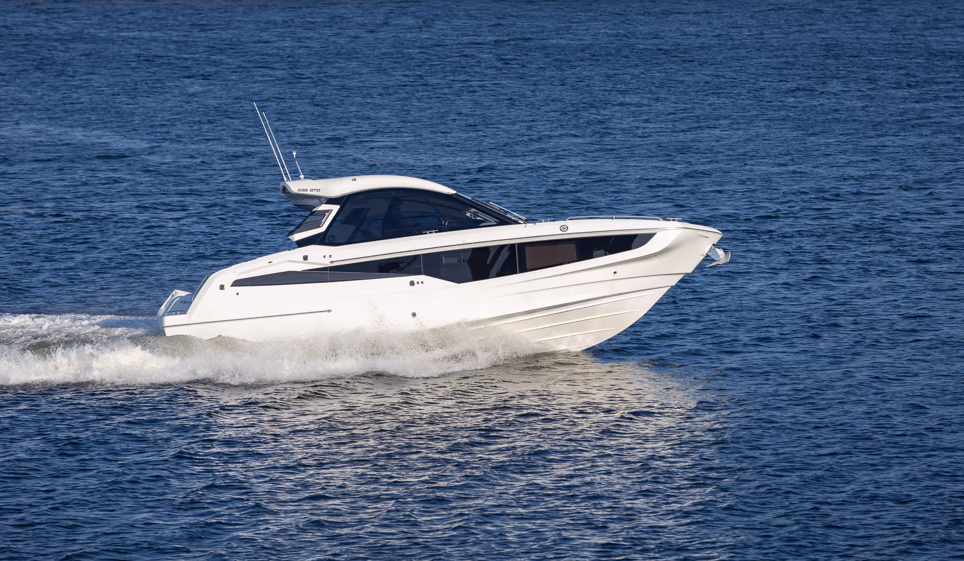 Galeon 335 GTO — photo 10