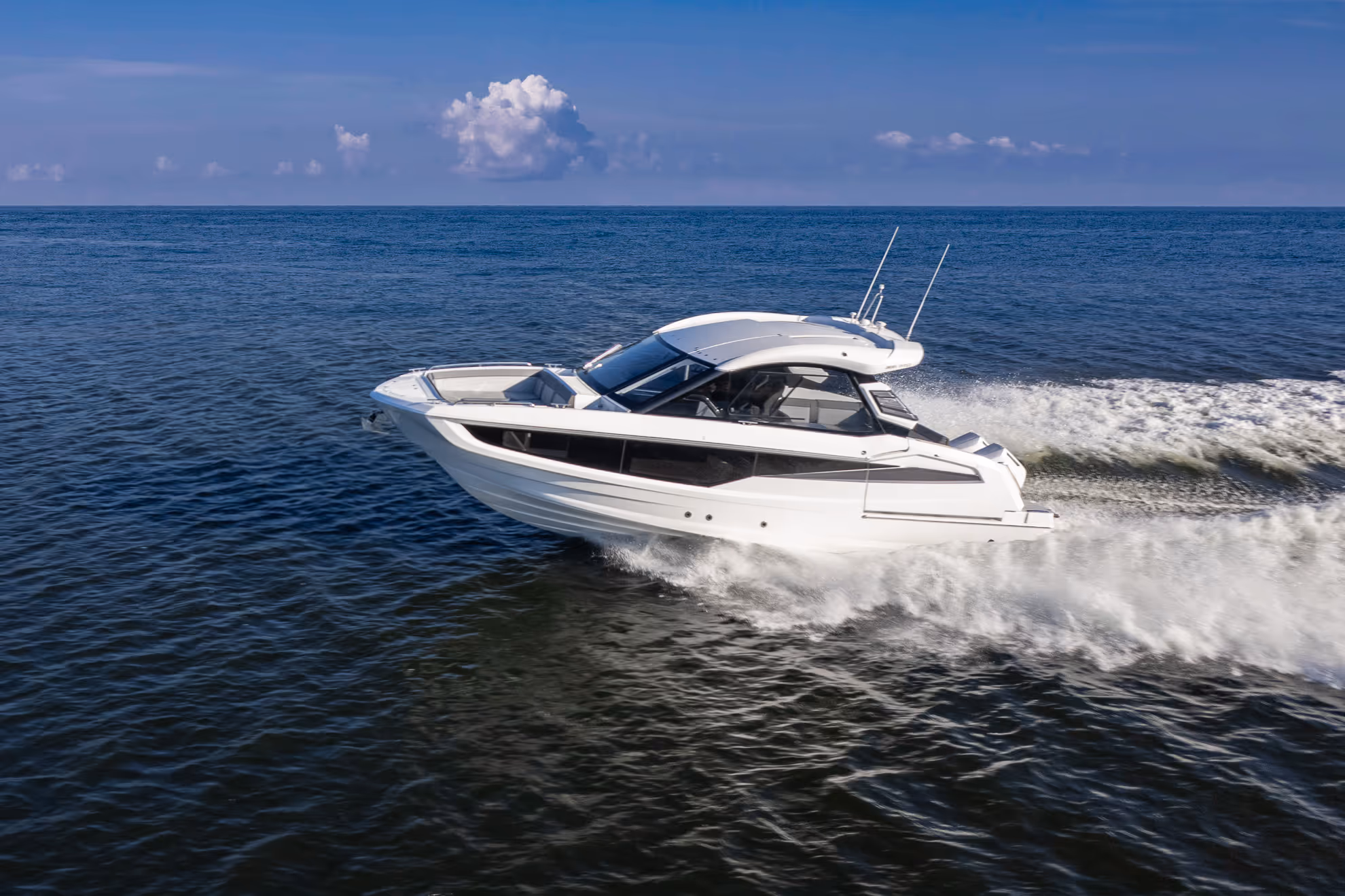 Galeon 335 GTO — photo 4