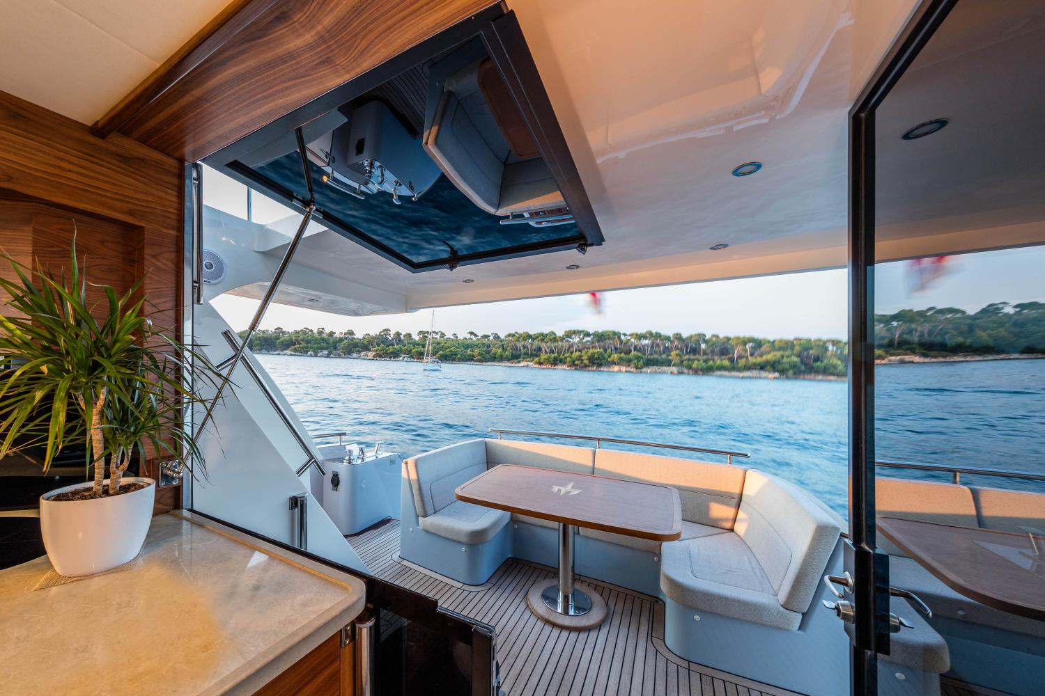 Outer Reef Yachts 620 Trident Solara — photo 7