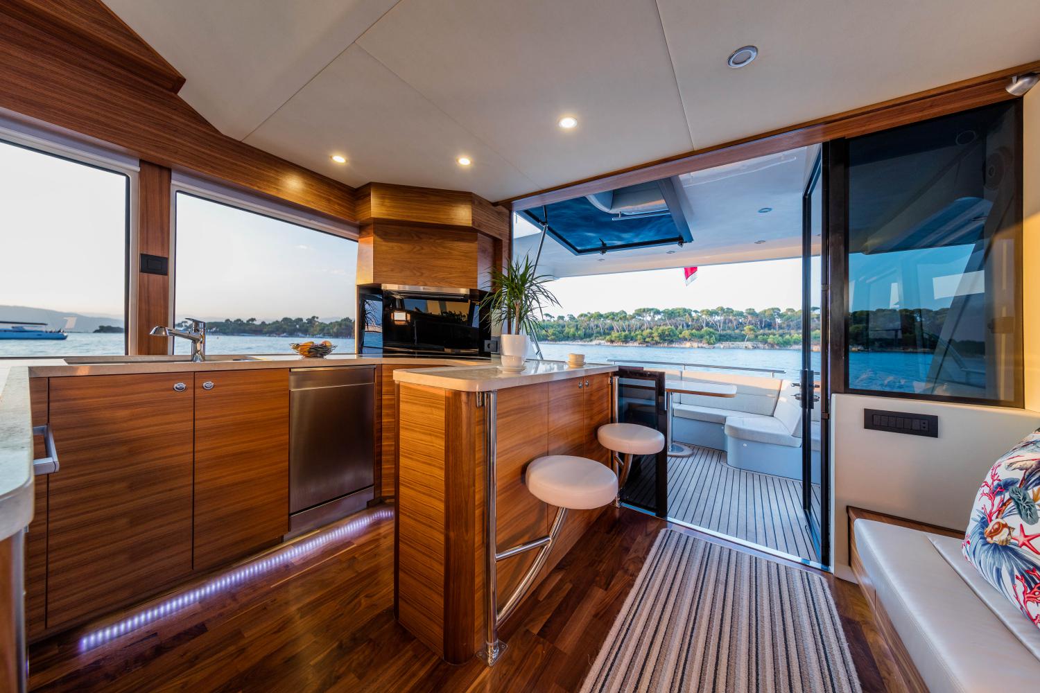 Outer Reef Yachts 620 Trident Solara — photo 8
