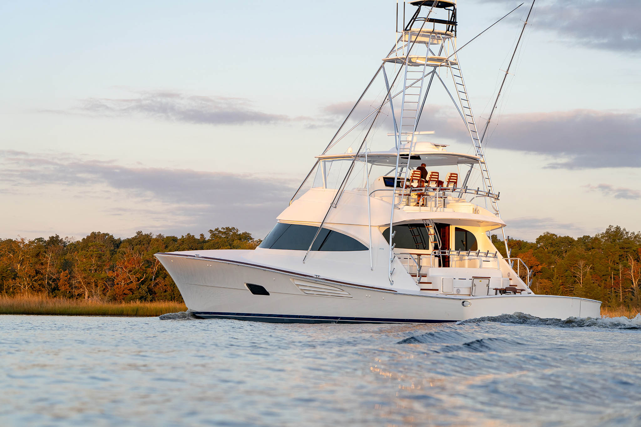 Viking Yachts 90 Convertible — photo 3