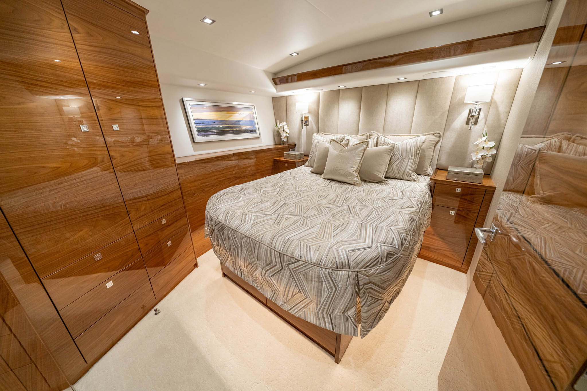 Viking Yachts 90 Convertible — photo 10