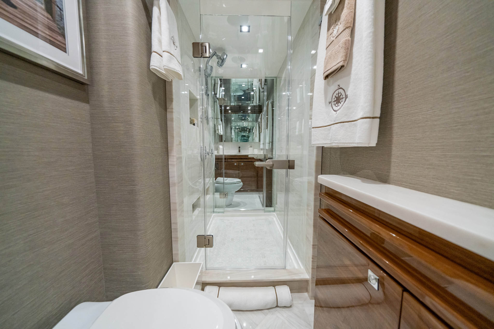 Viking Yachts 90 Convertible — photo 9