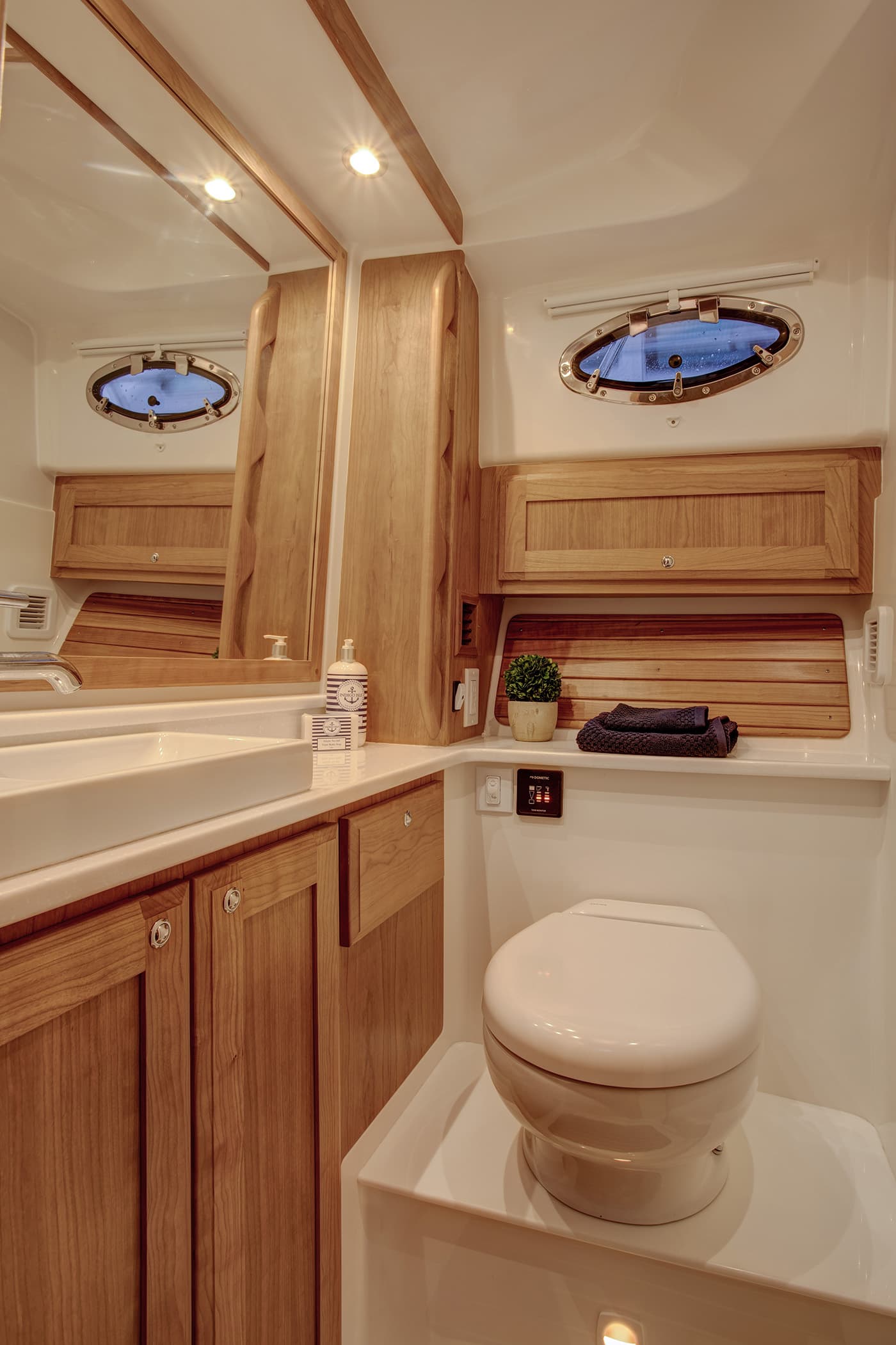 Back Cove Yachts 34O — photo 10
