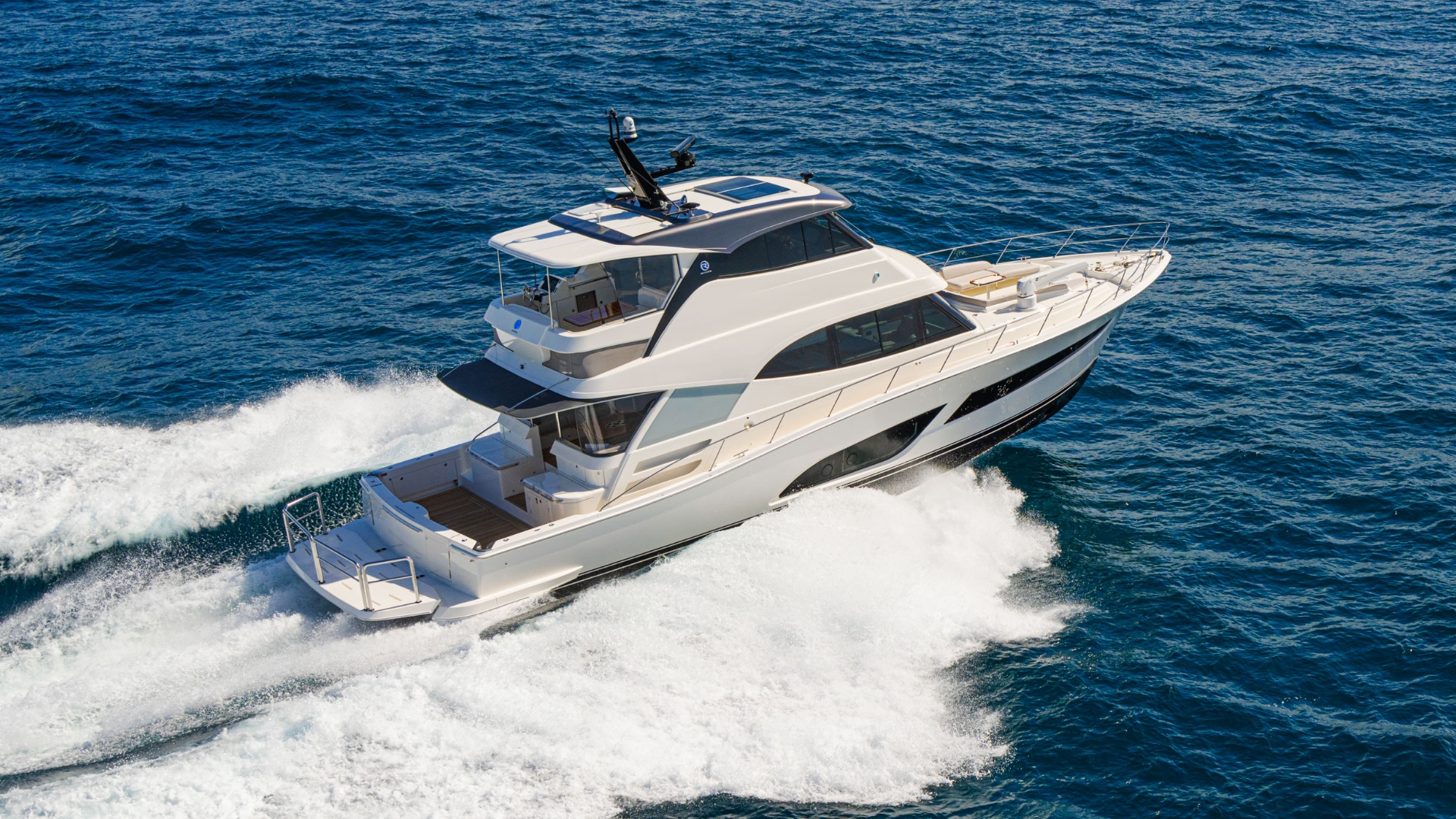 Riviera 64 Sports Motor Yacht — photo 3
