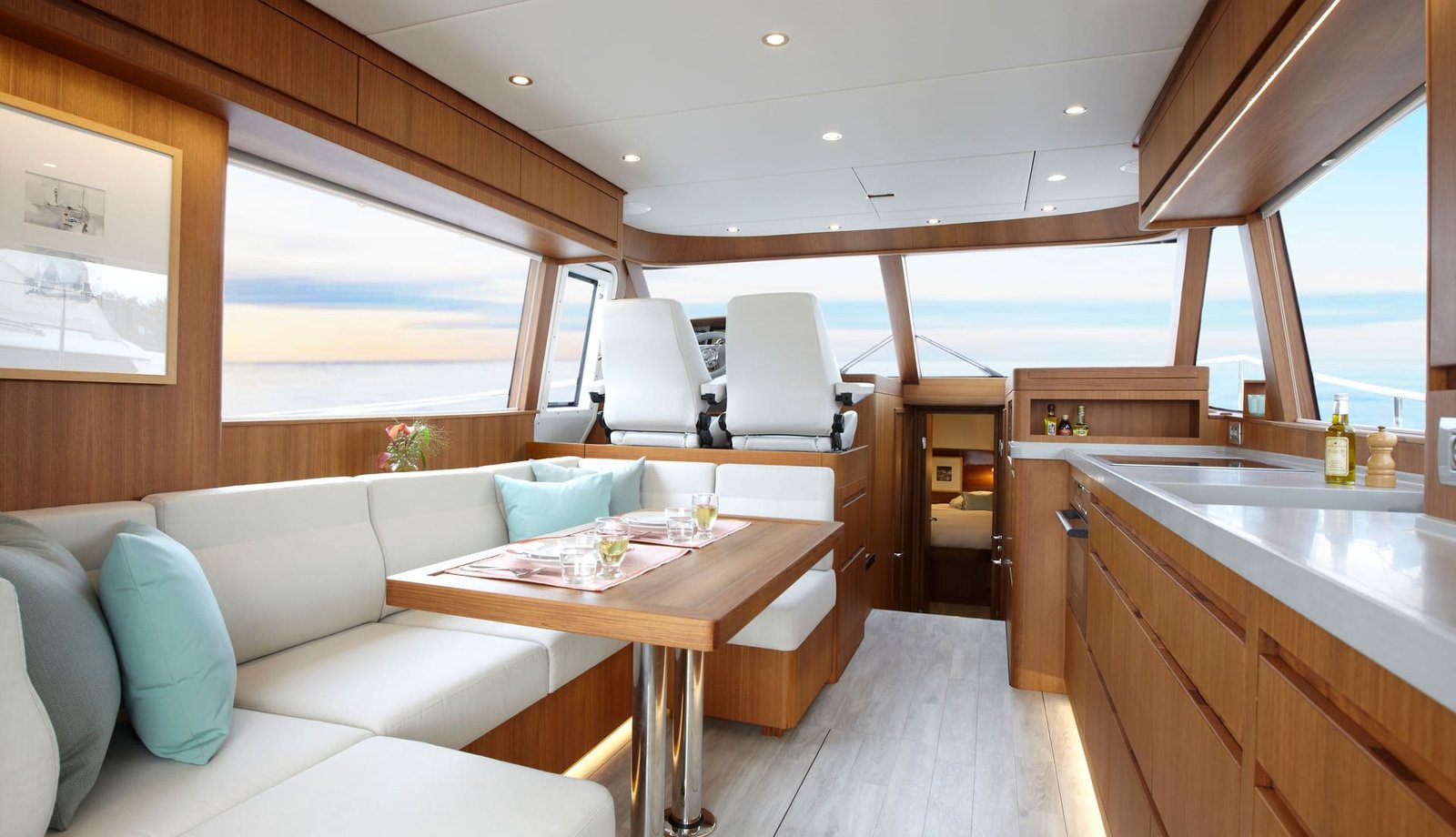 Contest 52MC Flybridge — photo 7