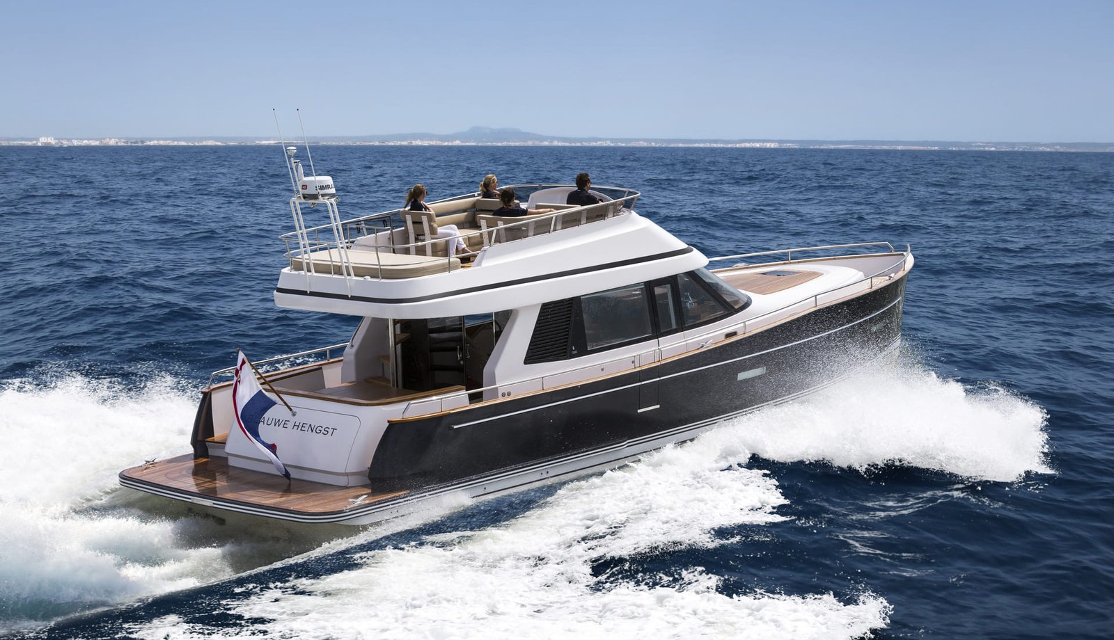 Contest 52MC Flybridge — photo 2
