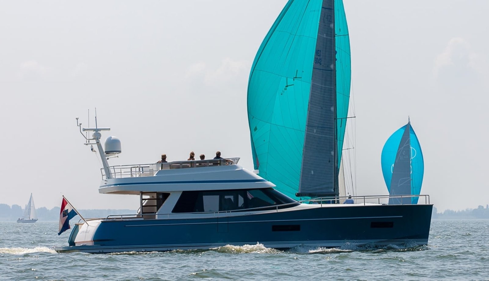 Contest 52MC Flybridge — photo 6
