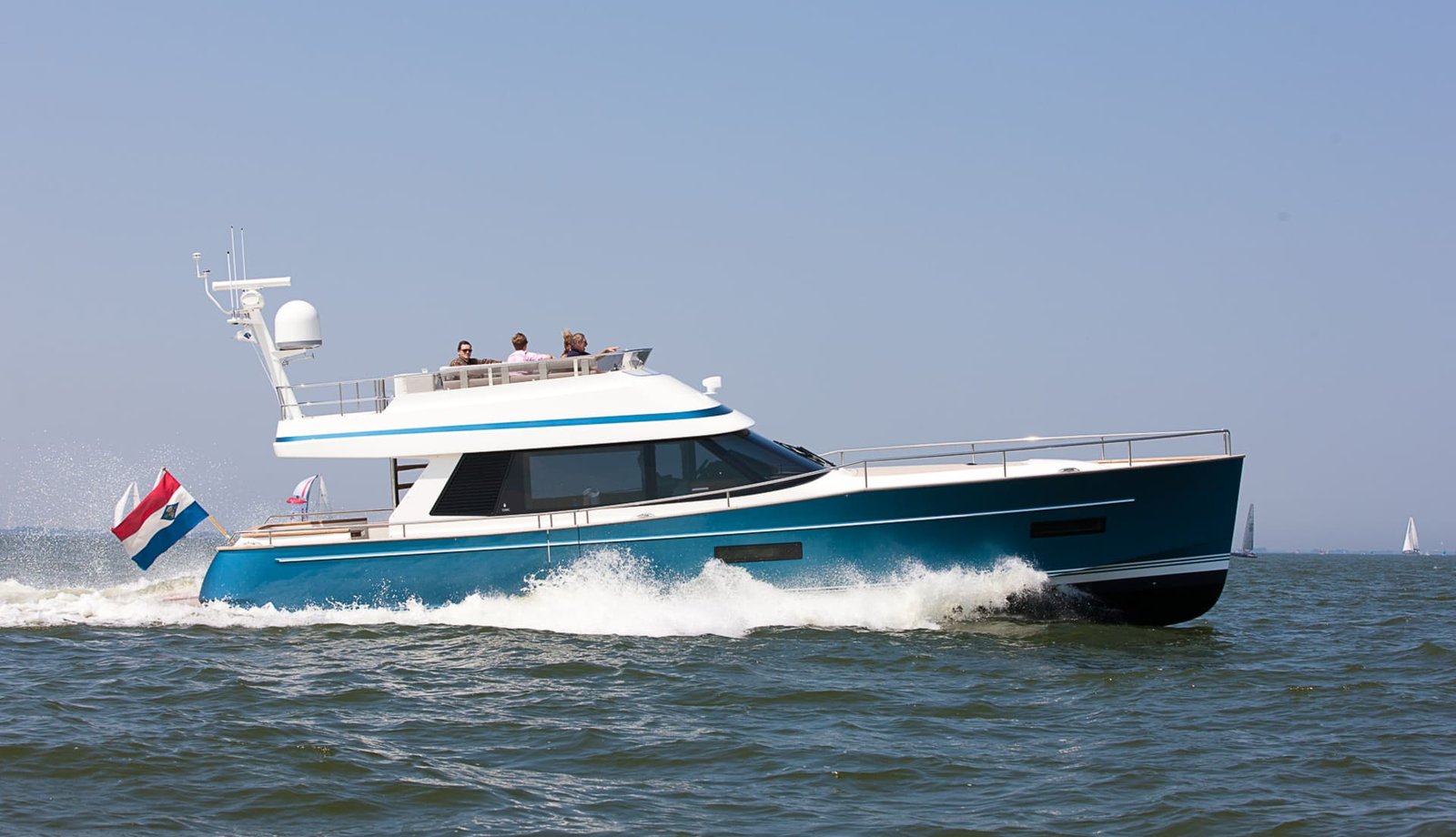 Contest 52MC Flybridge — photo 5