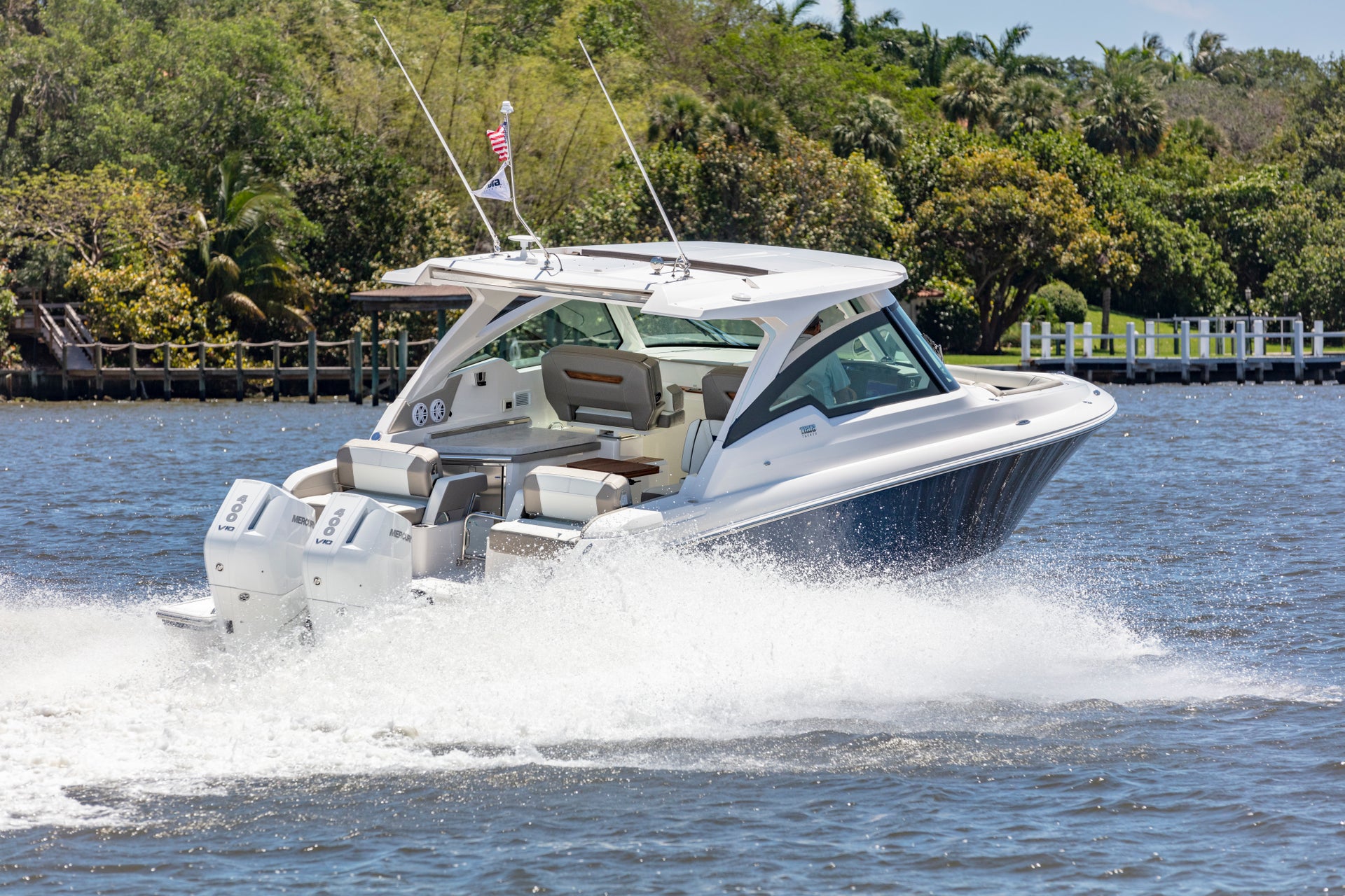 Tiara Yachts 34 LX — photo 3