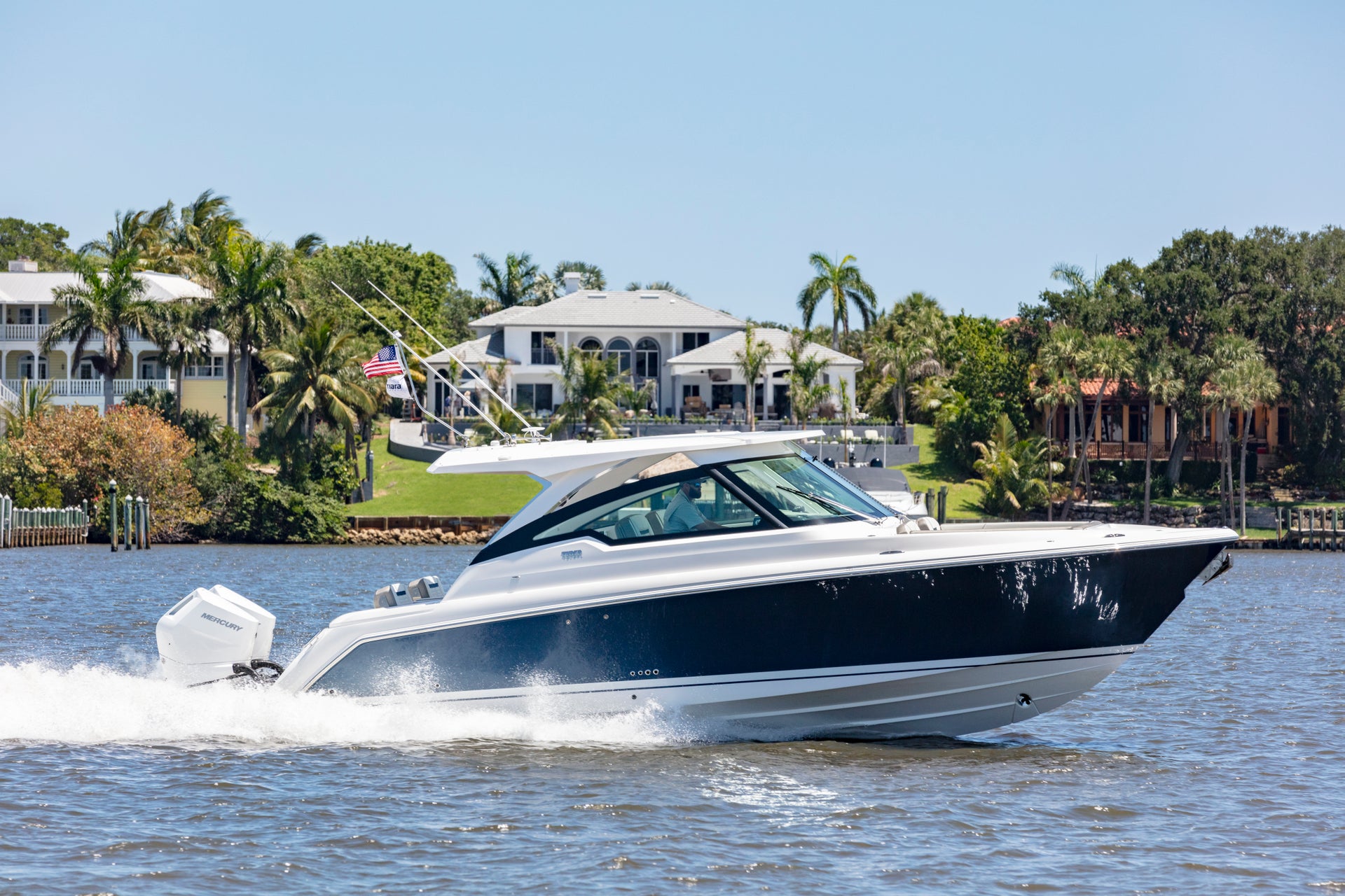 Tiara Yachts 34 LX — photo 2