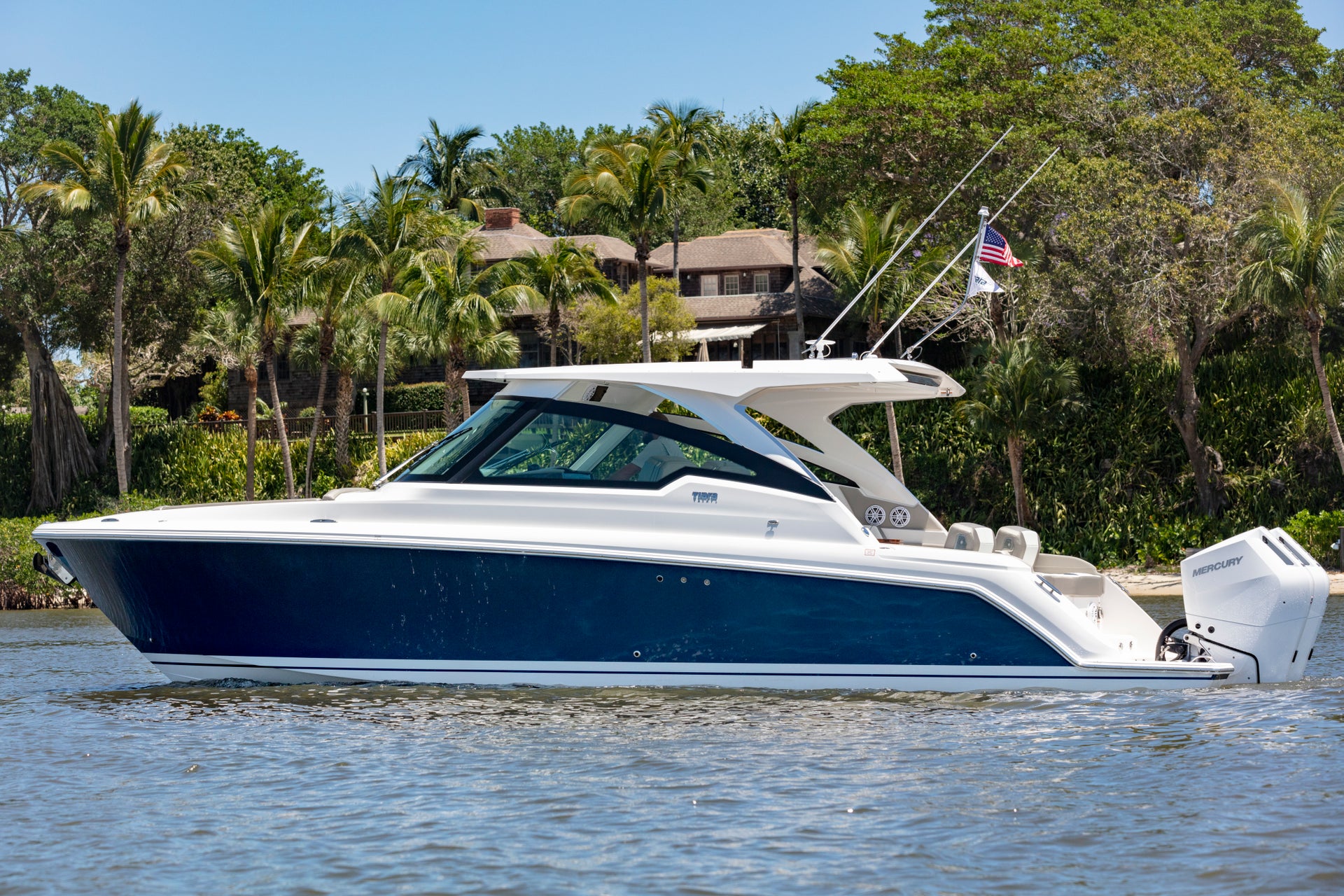 Tiara Yachts 34 LX