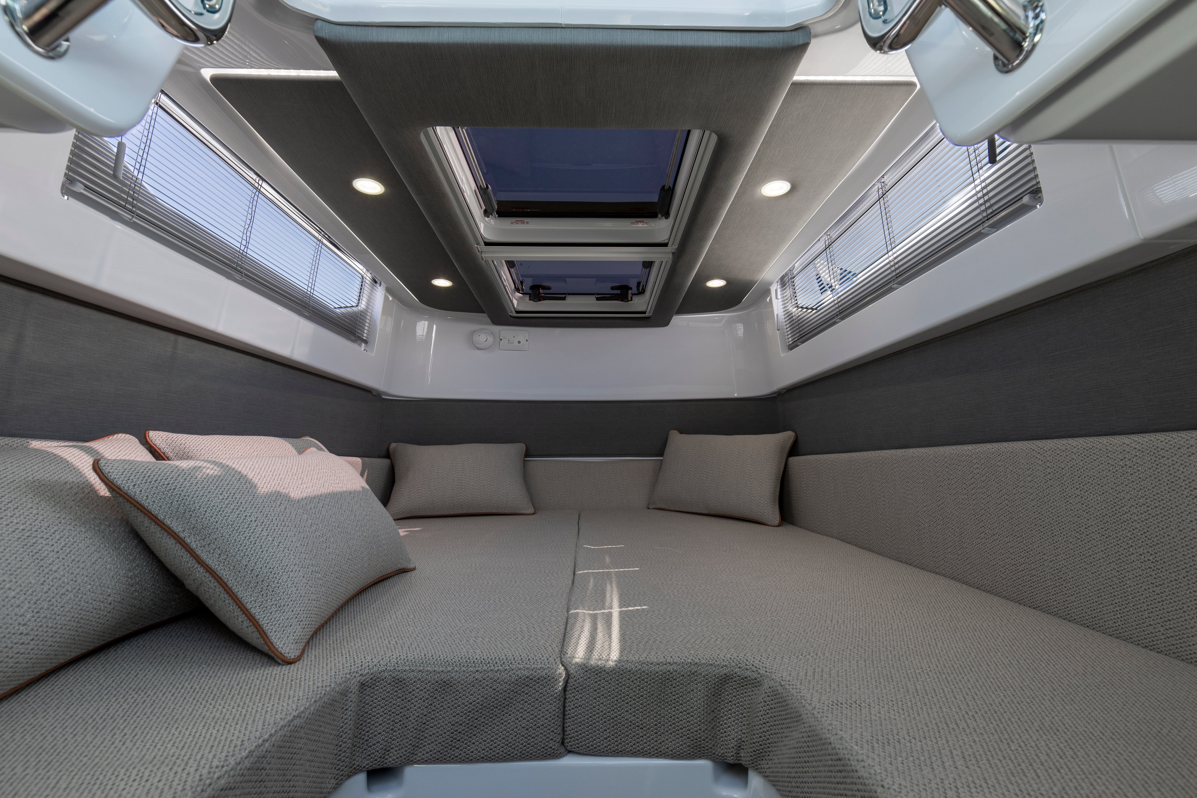 Axopar 37 XC Cross Cabin — photo 3