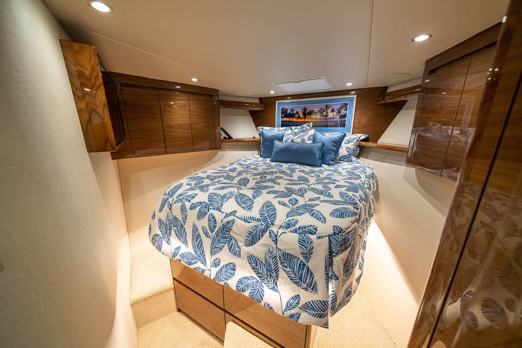 Viking Yachts 54 Sport Coupe — photo 10