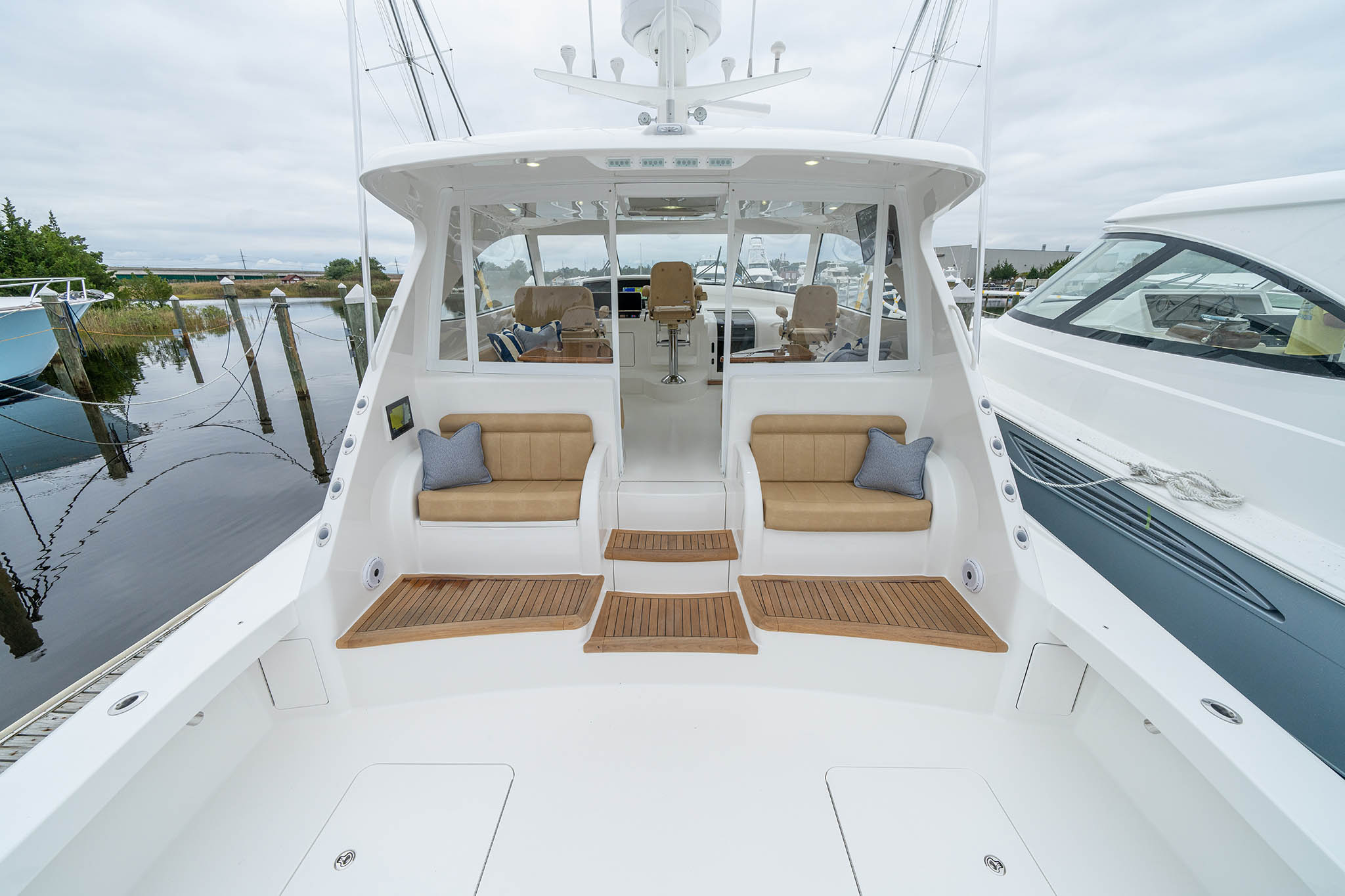 Viking Yachts 54 Sport Coupe — photo 7