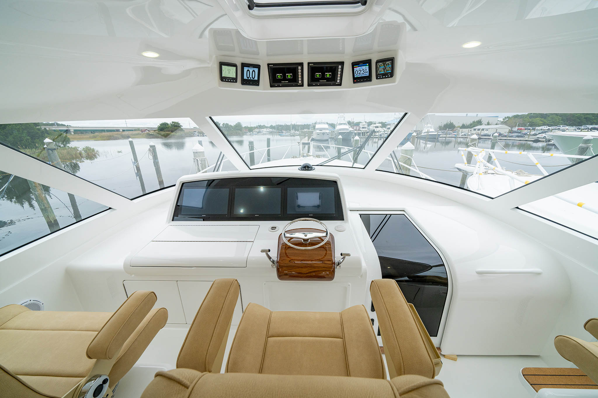 Viking Yachts 54 Sport Coupe — photo 5