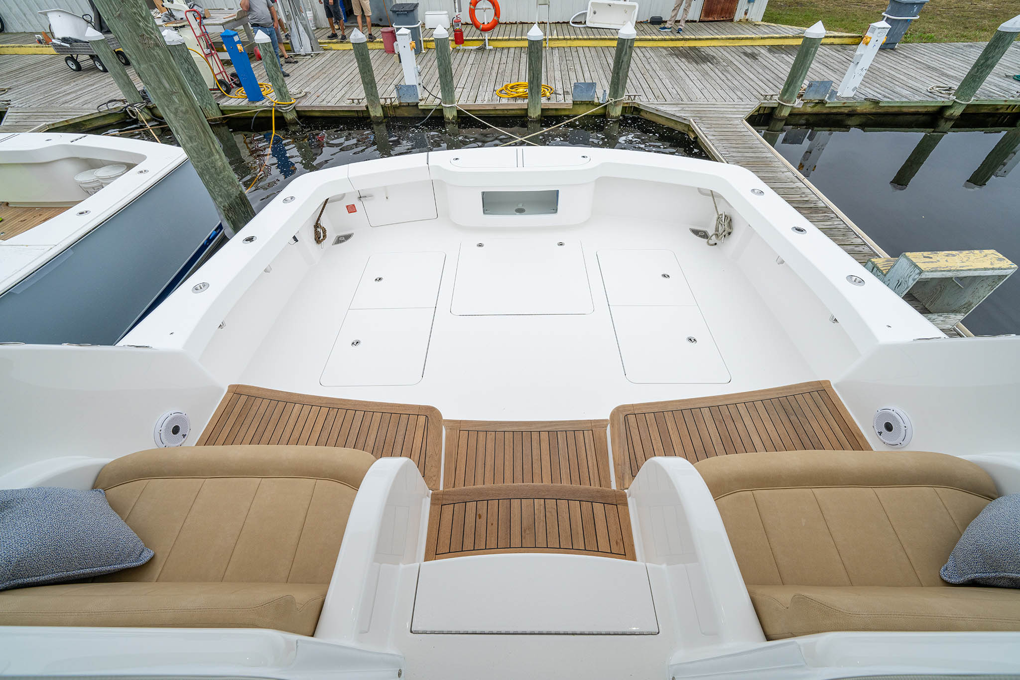 Viking Yachts 54 Sport Coupe — photo 8