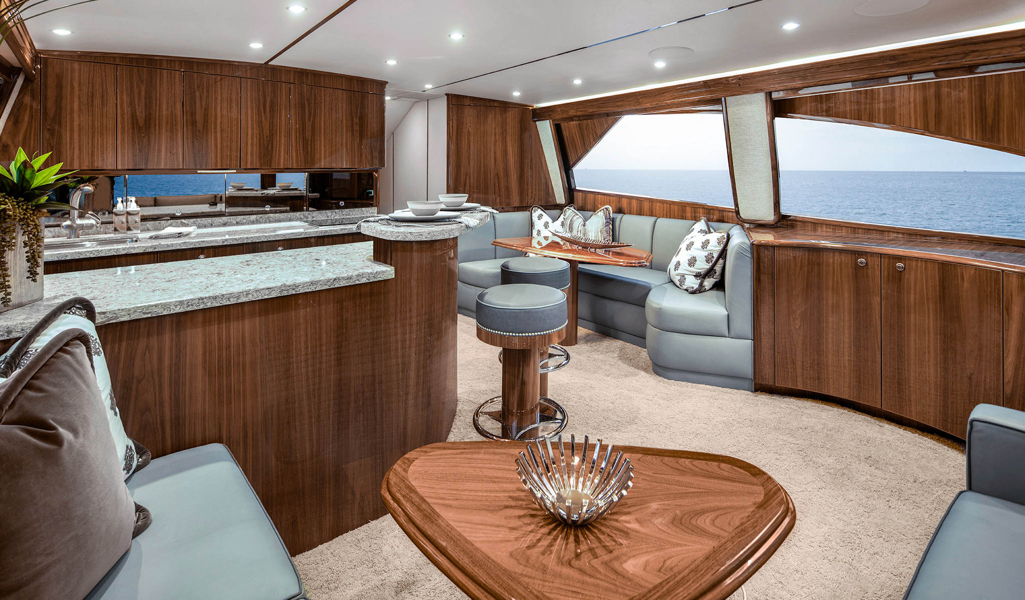 Viking Yachts 58 Convertible — photo 9