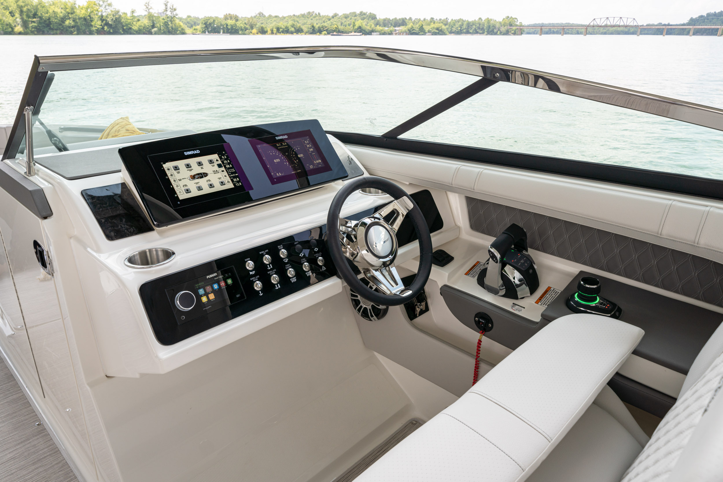 Sea Ray SLX 310 Outboard — photo 5