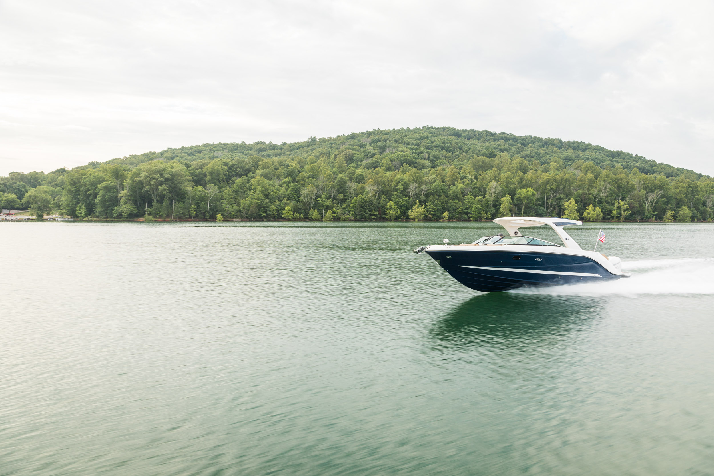 Sea Ray SLX 310 Outboard — photo 2