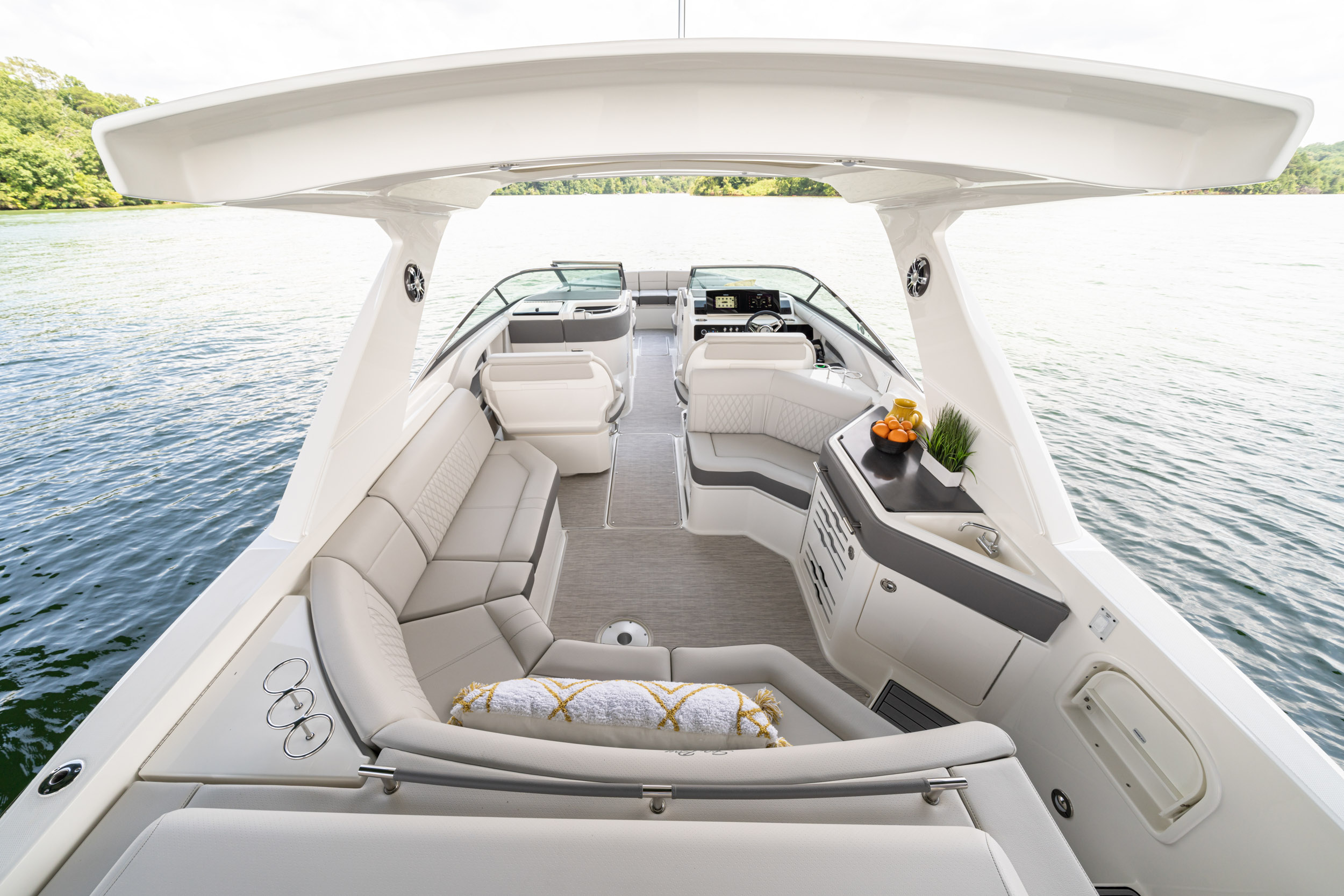 Sea Ray SLX 310 Outboard — photo 7