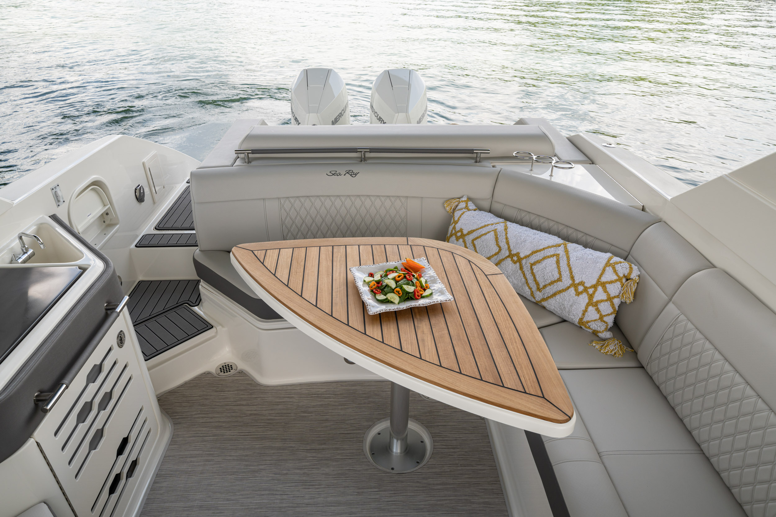 Sea Ray SLX 310 Outboard — photo 3