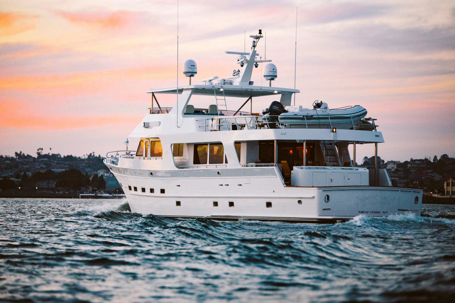 Outer Reef Yachts 880 Cockpit Motoryacht — photo 3