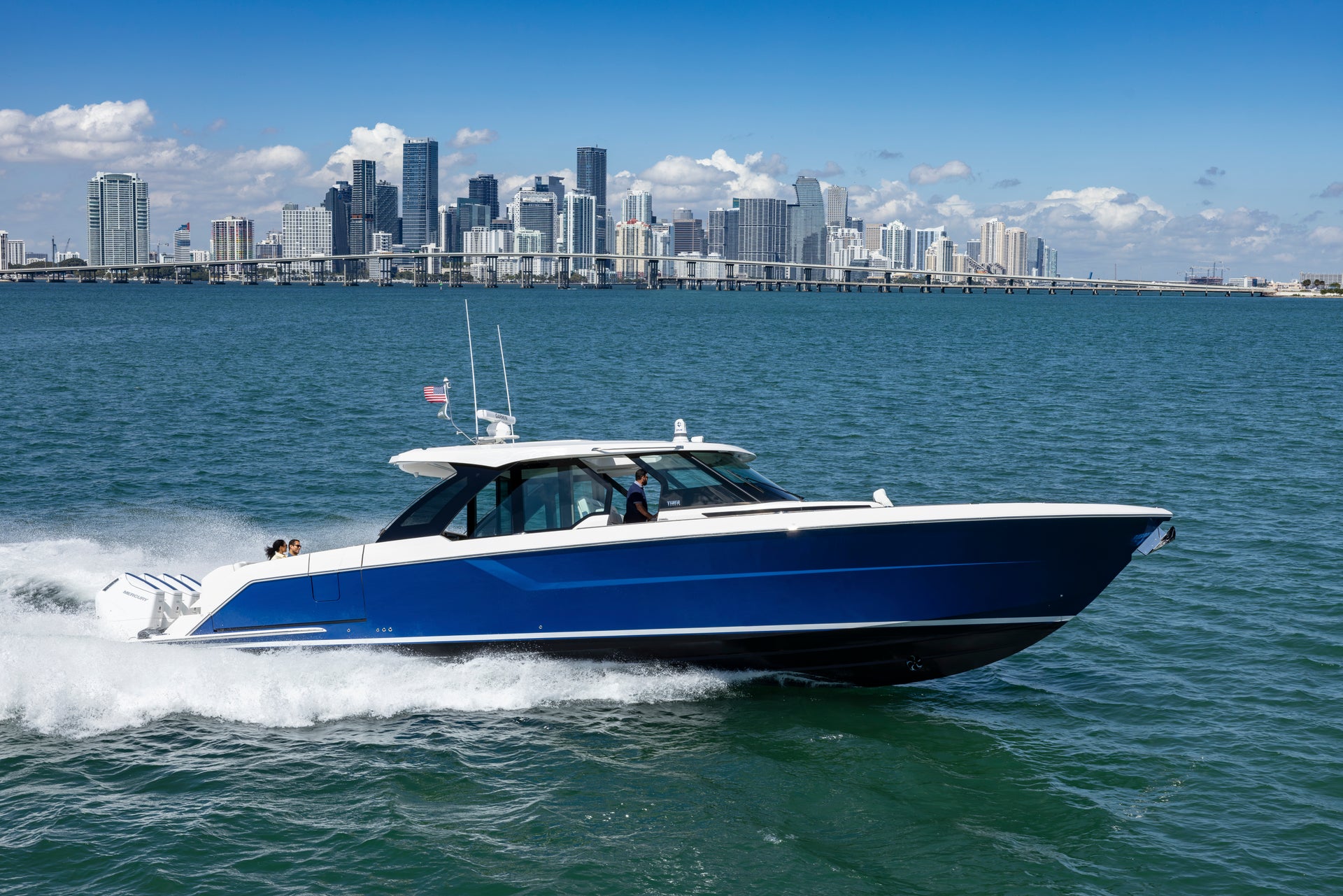 Tiara Yachts 56 LS — photo 7