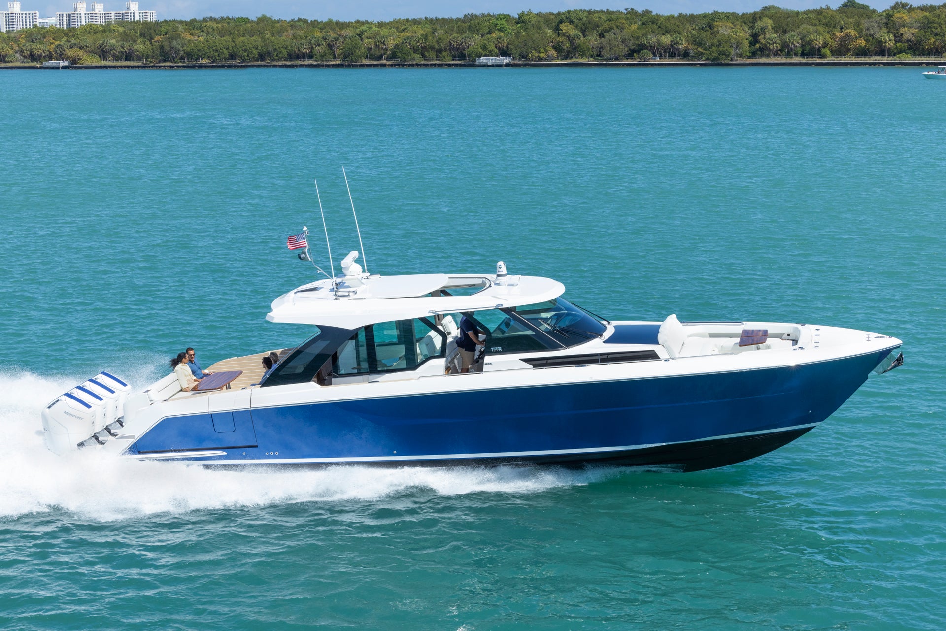 Tiara Yachts 56 LS — photo 6