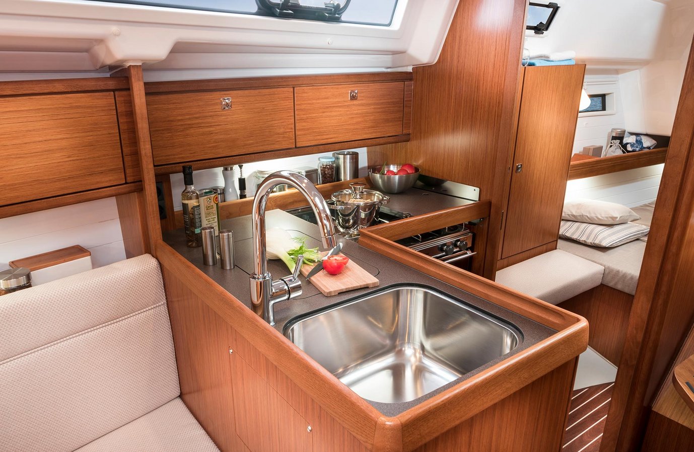 BAVARIA Cruiser 34 — photo 10