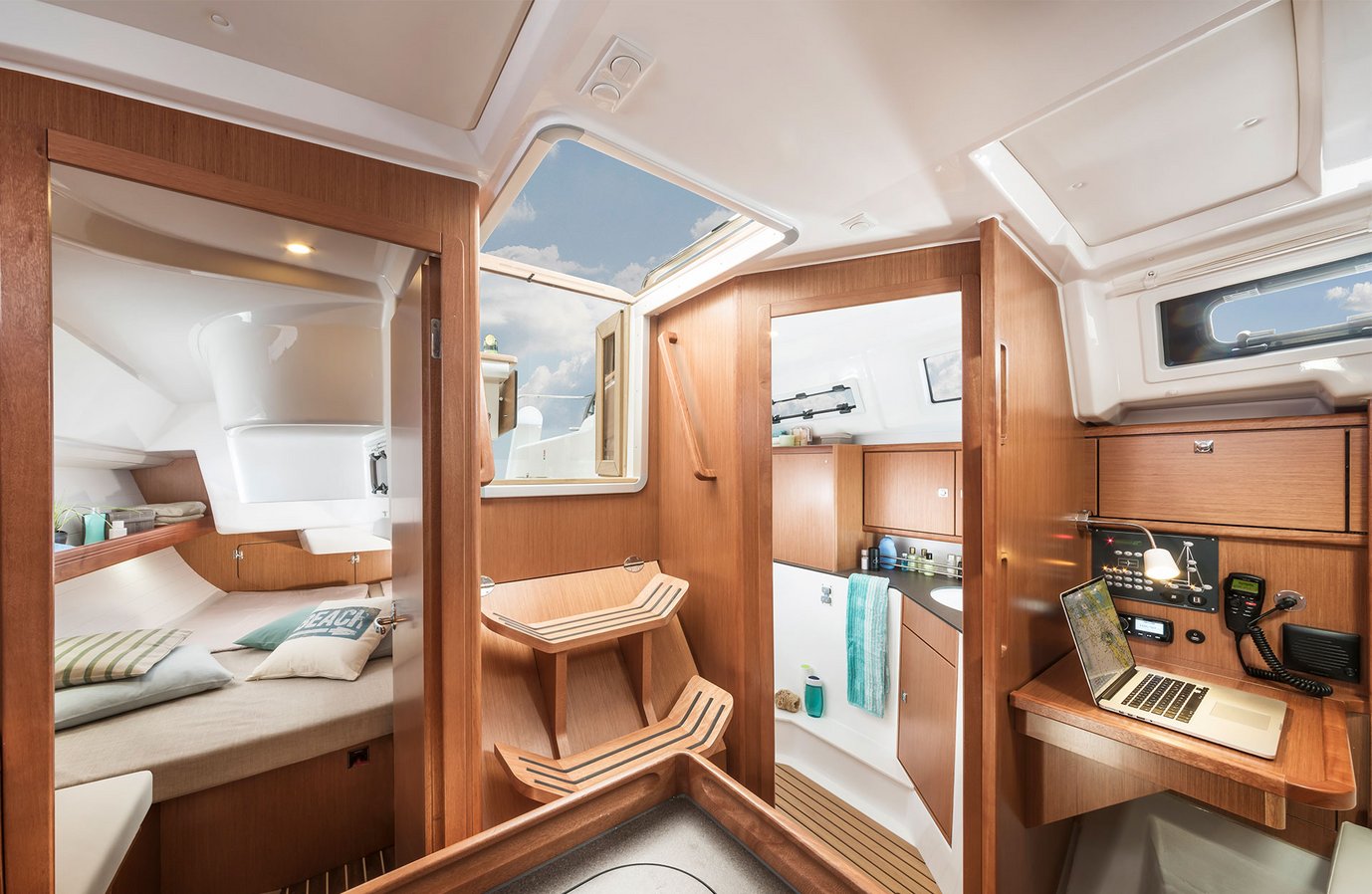 BAVARIA Cruiser 34 — photo 8