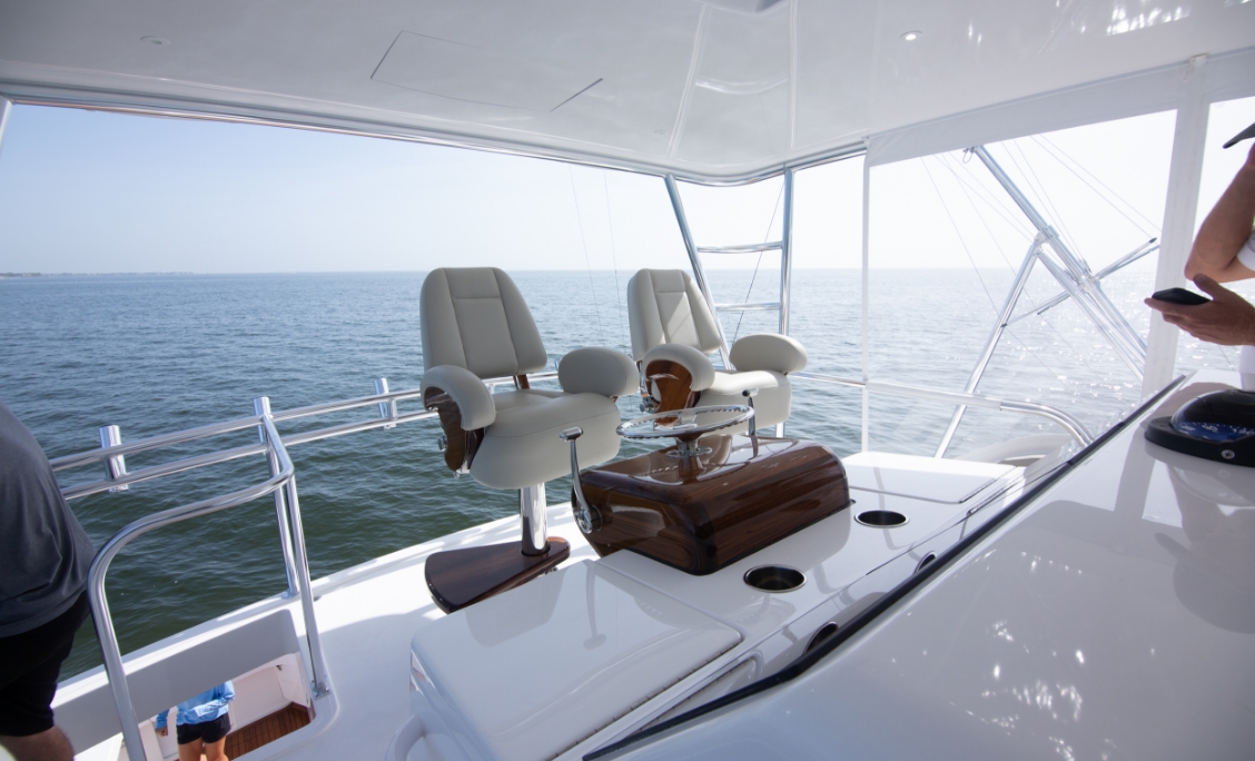 Bertram 61 Convertible — photo 6