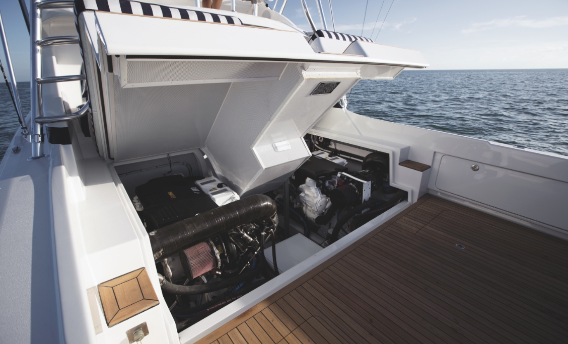 Bertram 35 Flybridge — photo 7