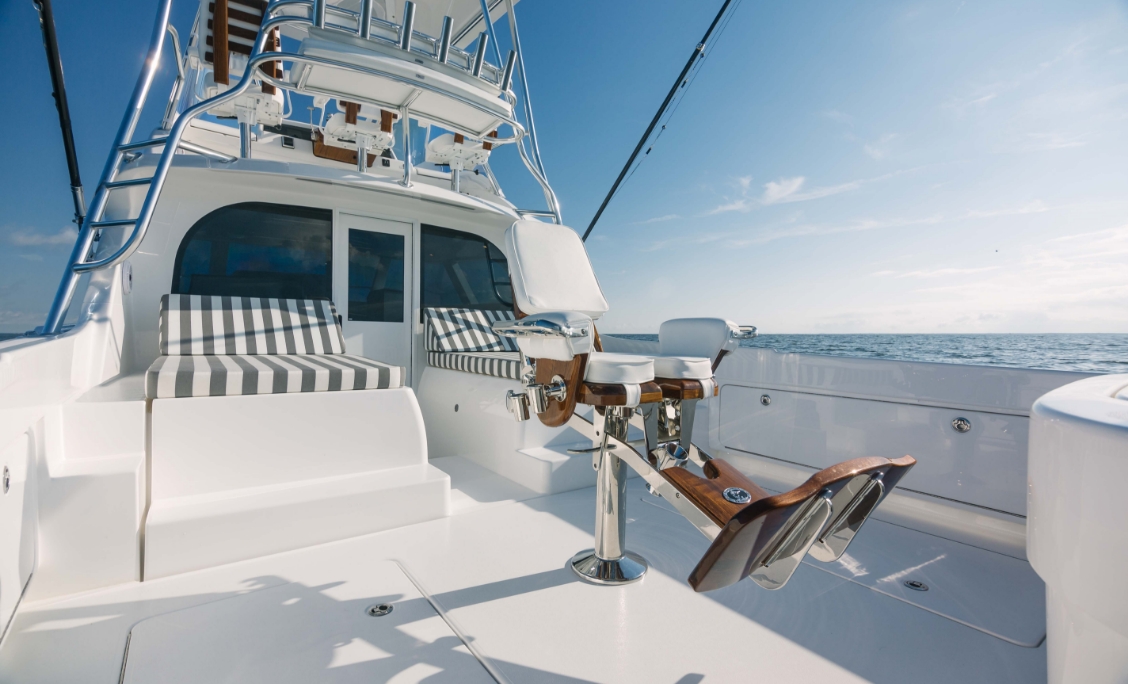 Bertram 35 Flybridge — photo 8