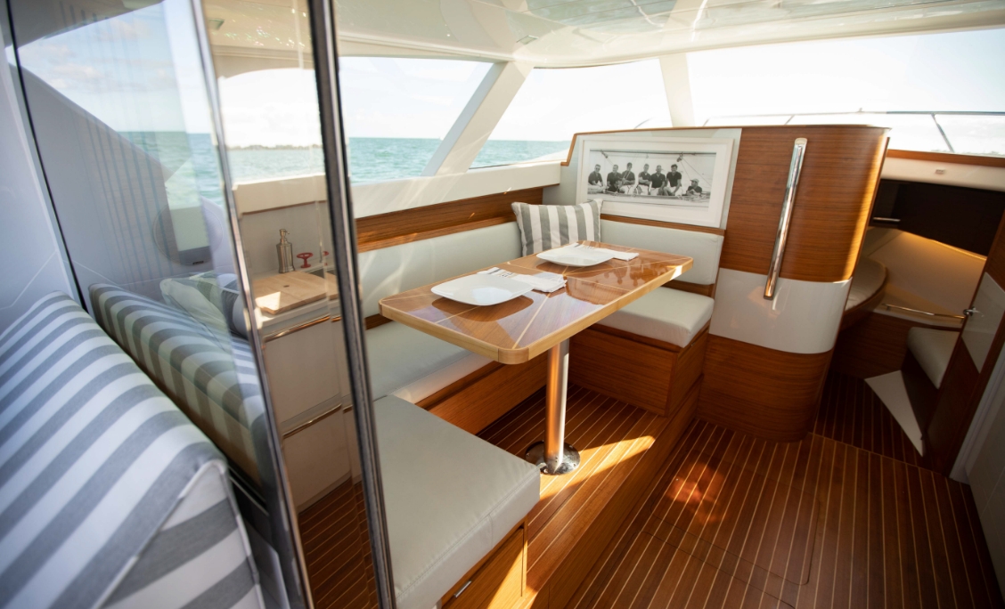 Bertram 35 Flybridge — photo 9