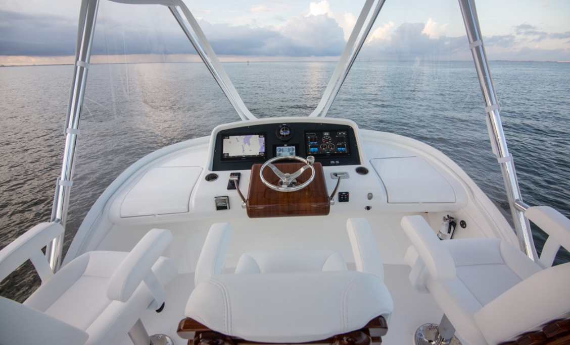 Bertram 35 Flybridge — photo 6