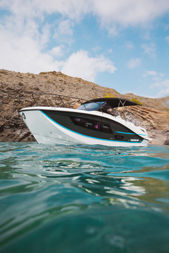 Quicksilver 875 Sundeck — photo 3