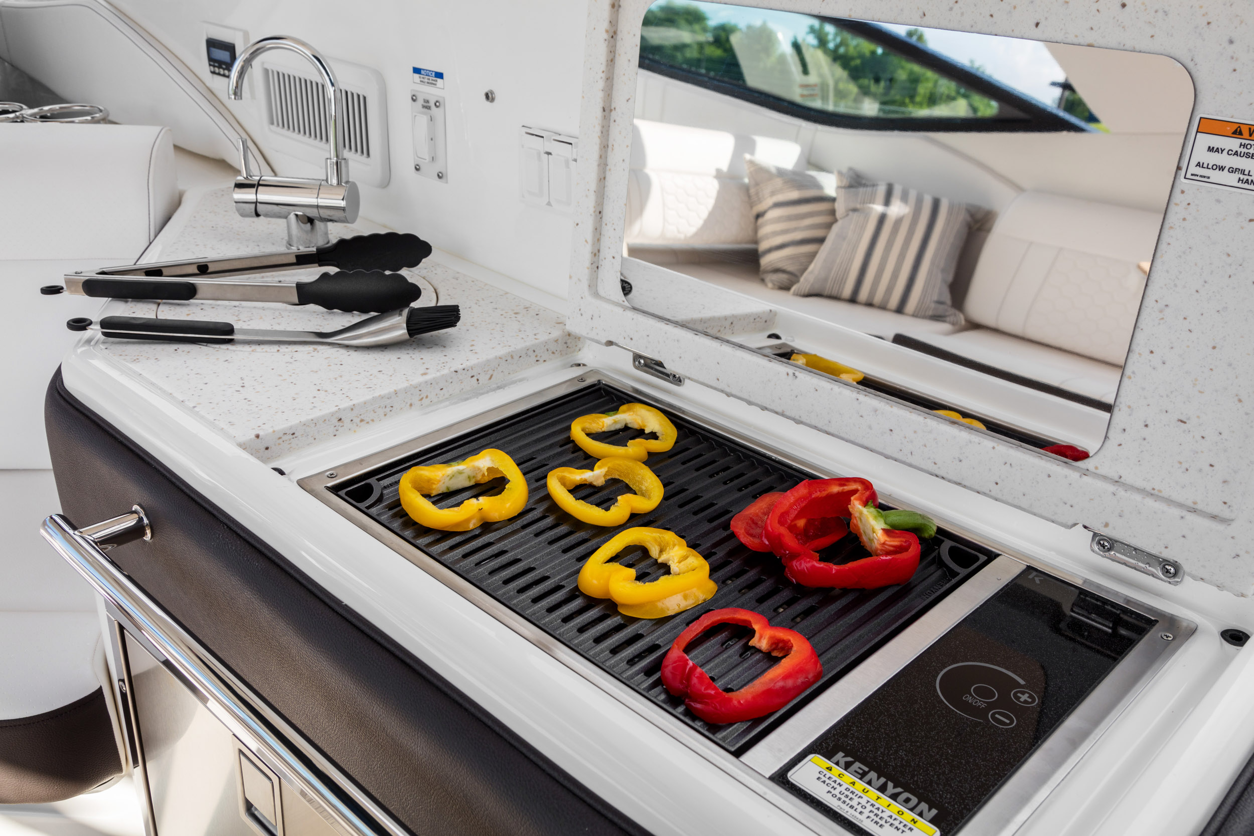 Sea Ray Sundancer 320 — photo 6