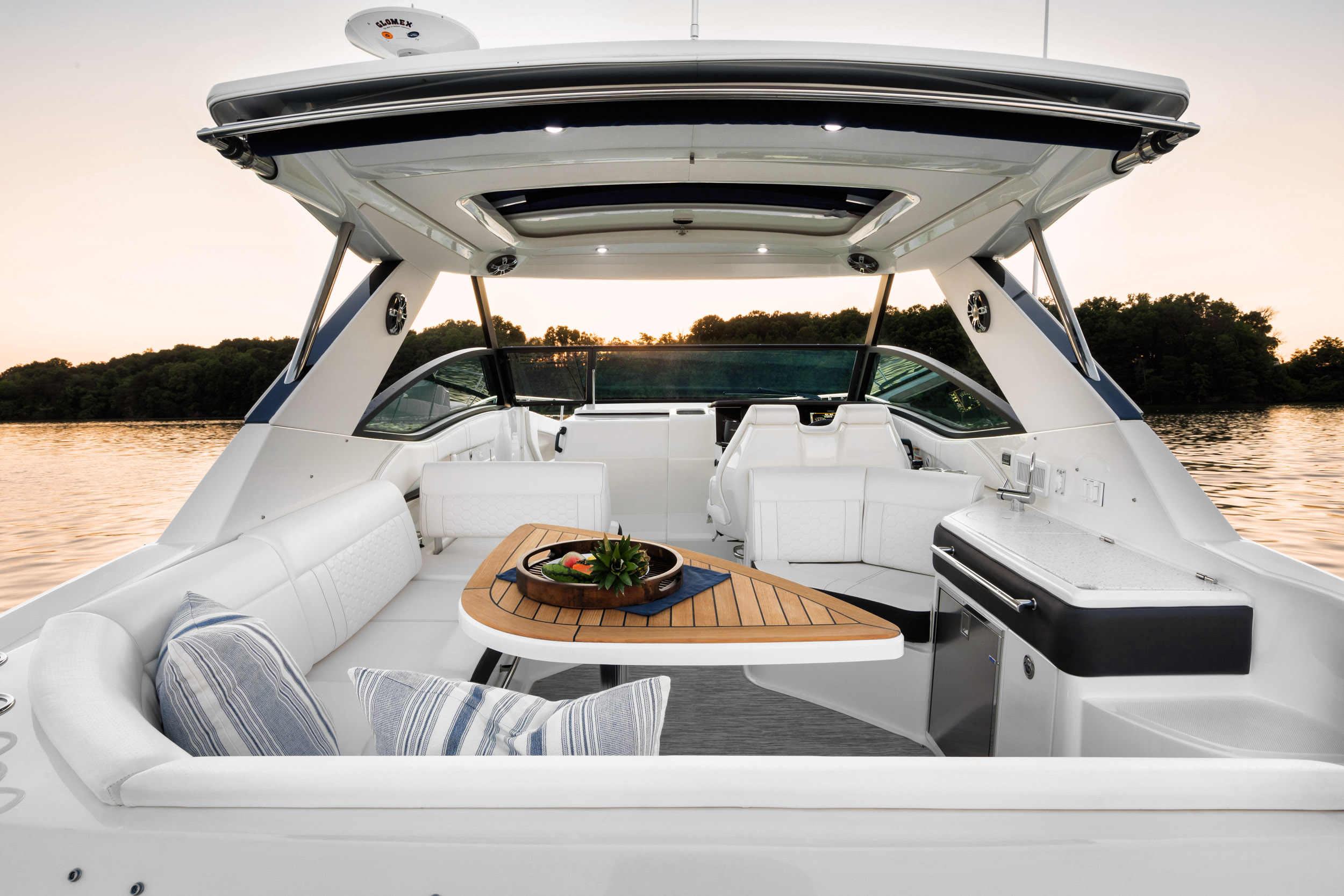 Sea Ray Sundancer 320 — photo 2