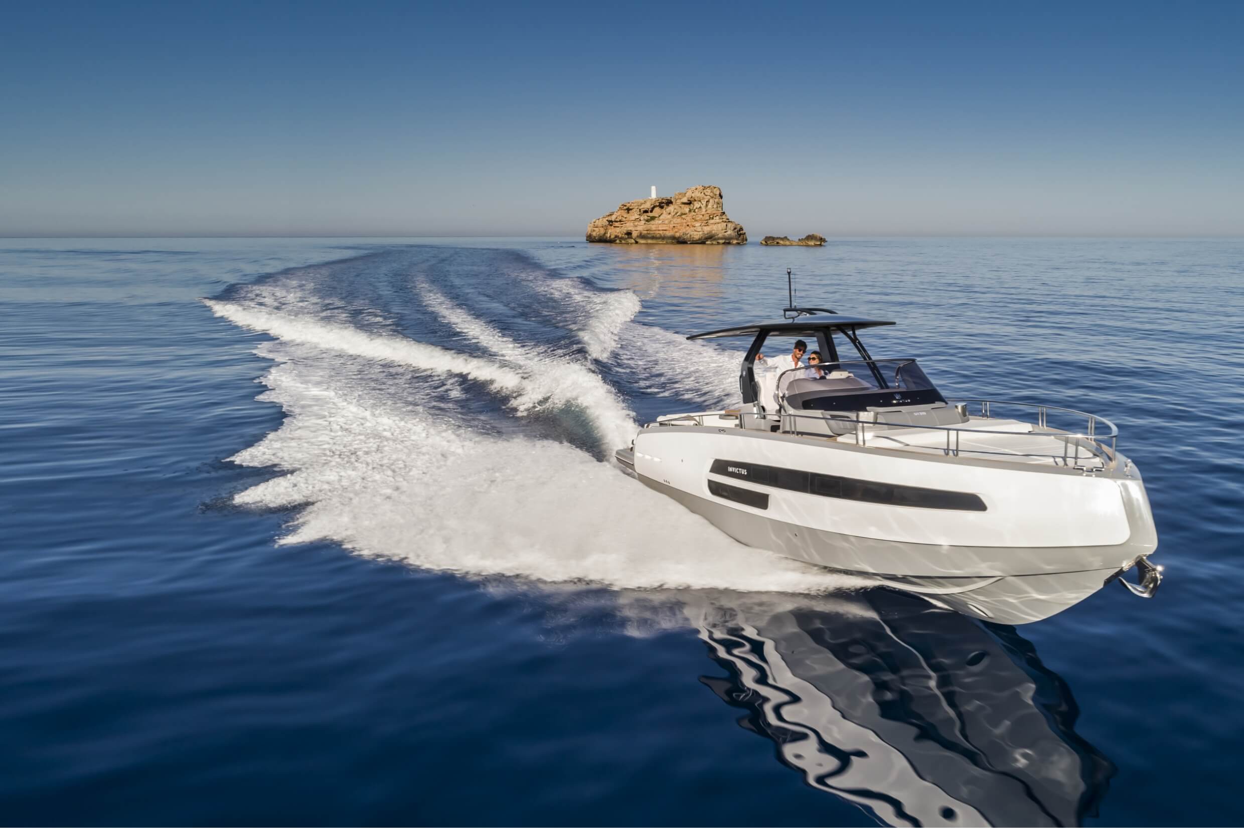 Invictus Yacht GT370