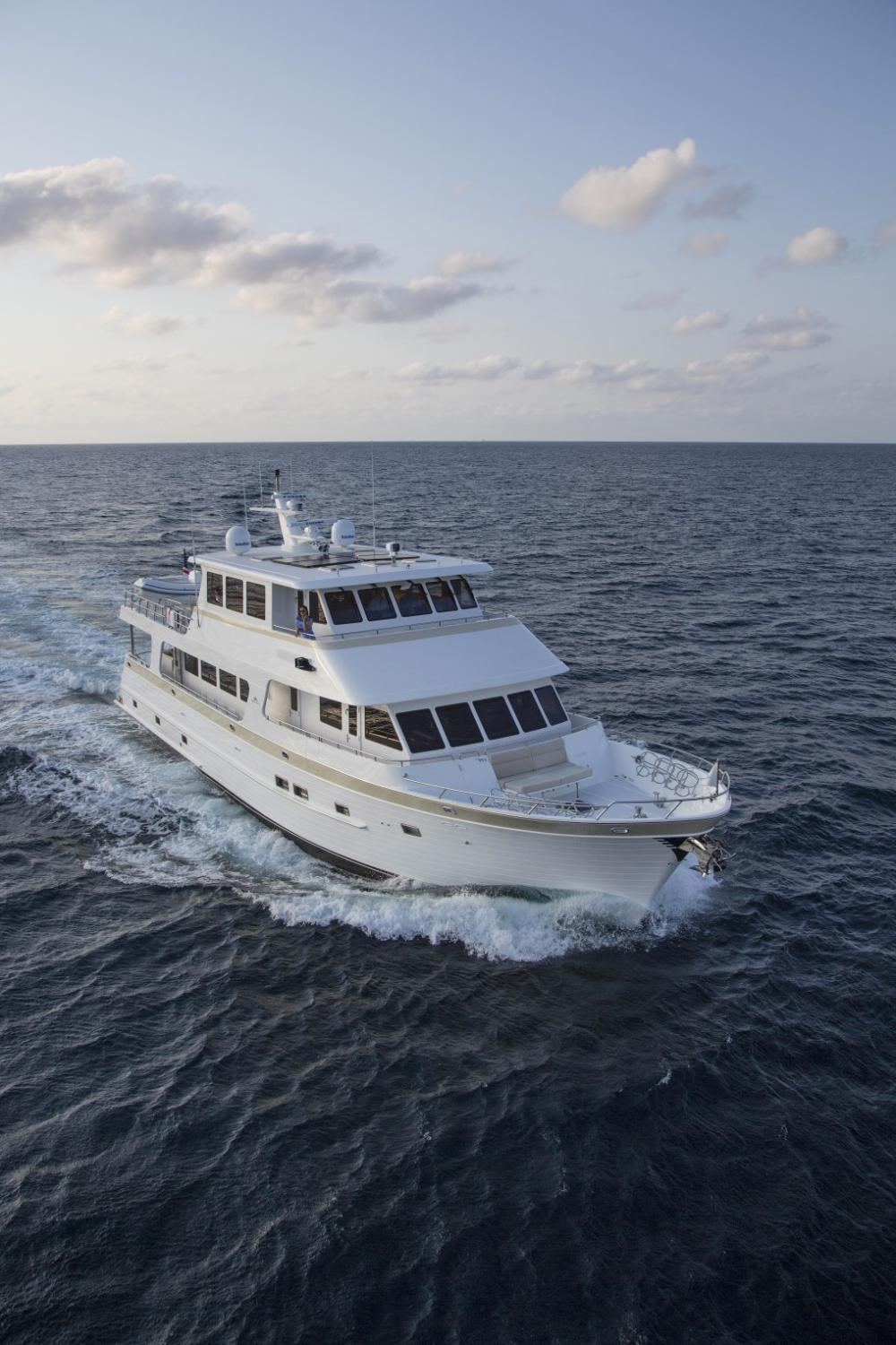 Outer Reef Yachts 820 / 860 Deluxbridge Motoryacht — photo 10