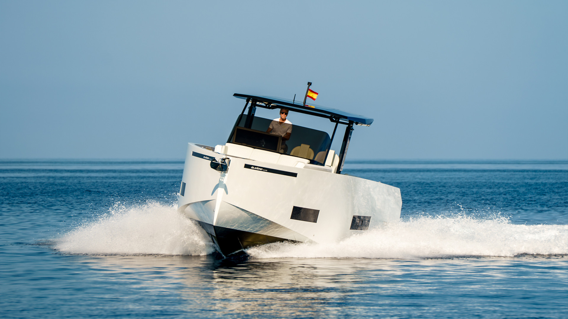 De Antonio Yachts D42