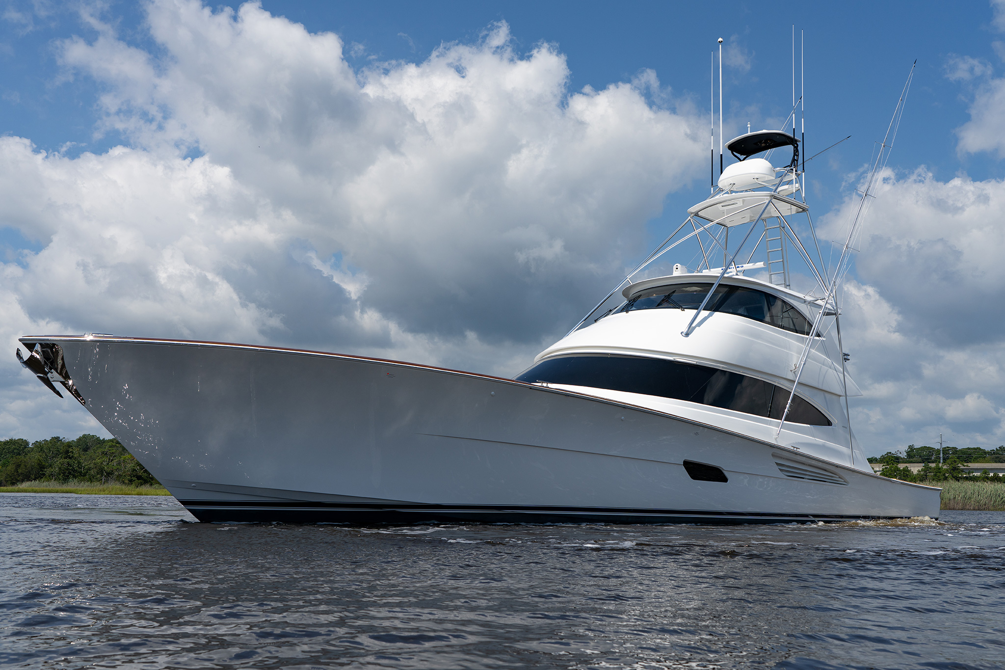 Viking Yachts 82 Enclosed Bridge — photo 3