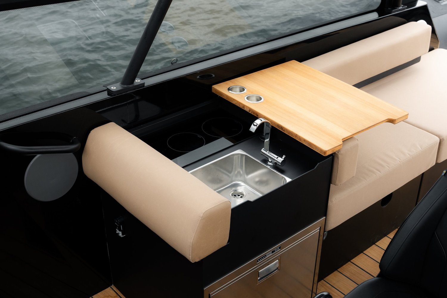 Goldfish Boat 46 Open — photo 8