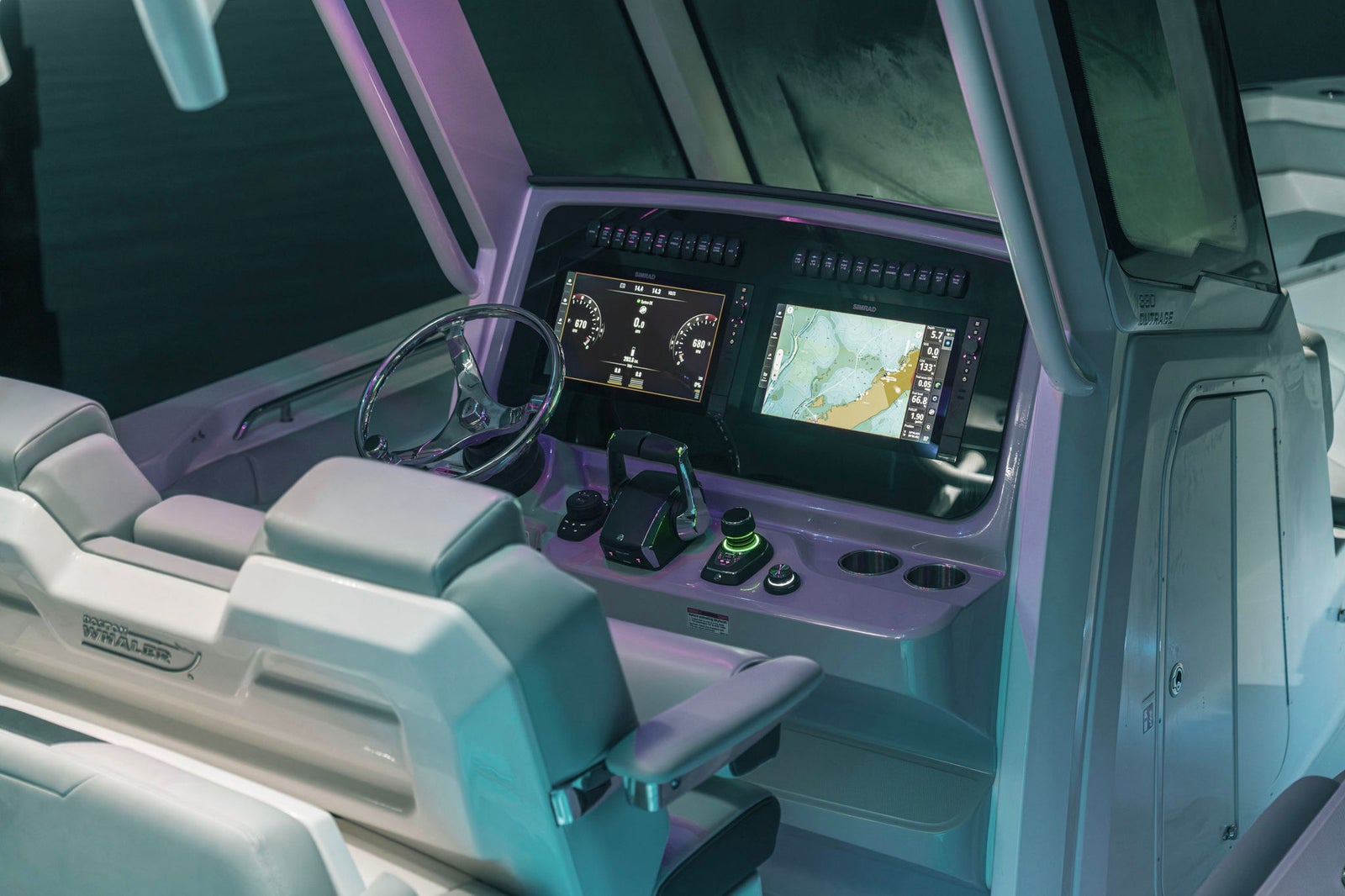 Boston Whaler 330 Outrage — photo 5