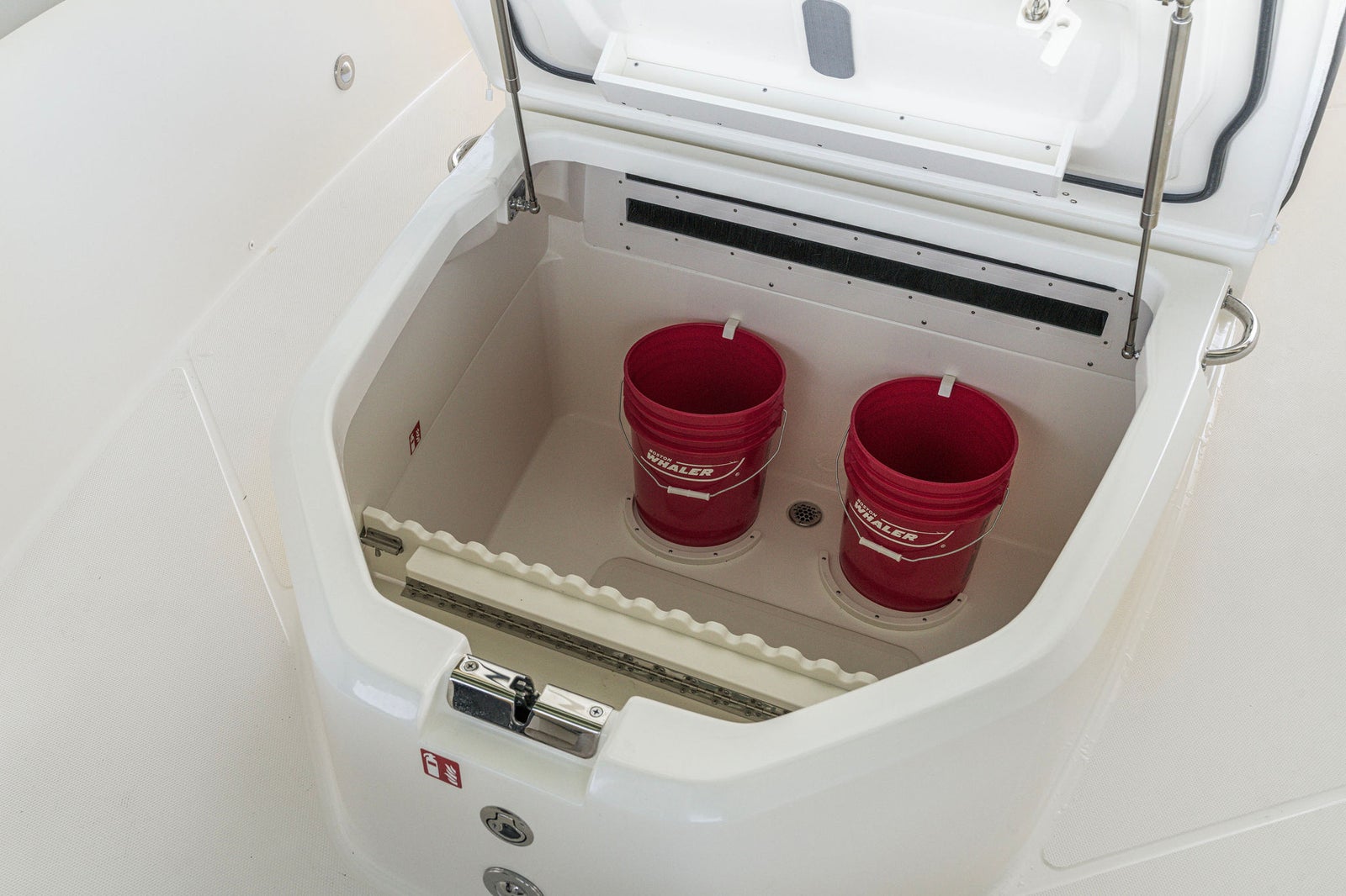 Boston Whaler 330 Outrage — photo 6