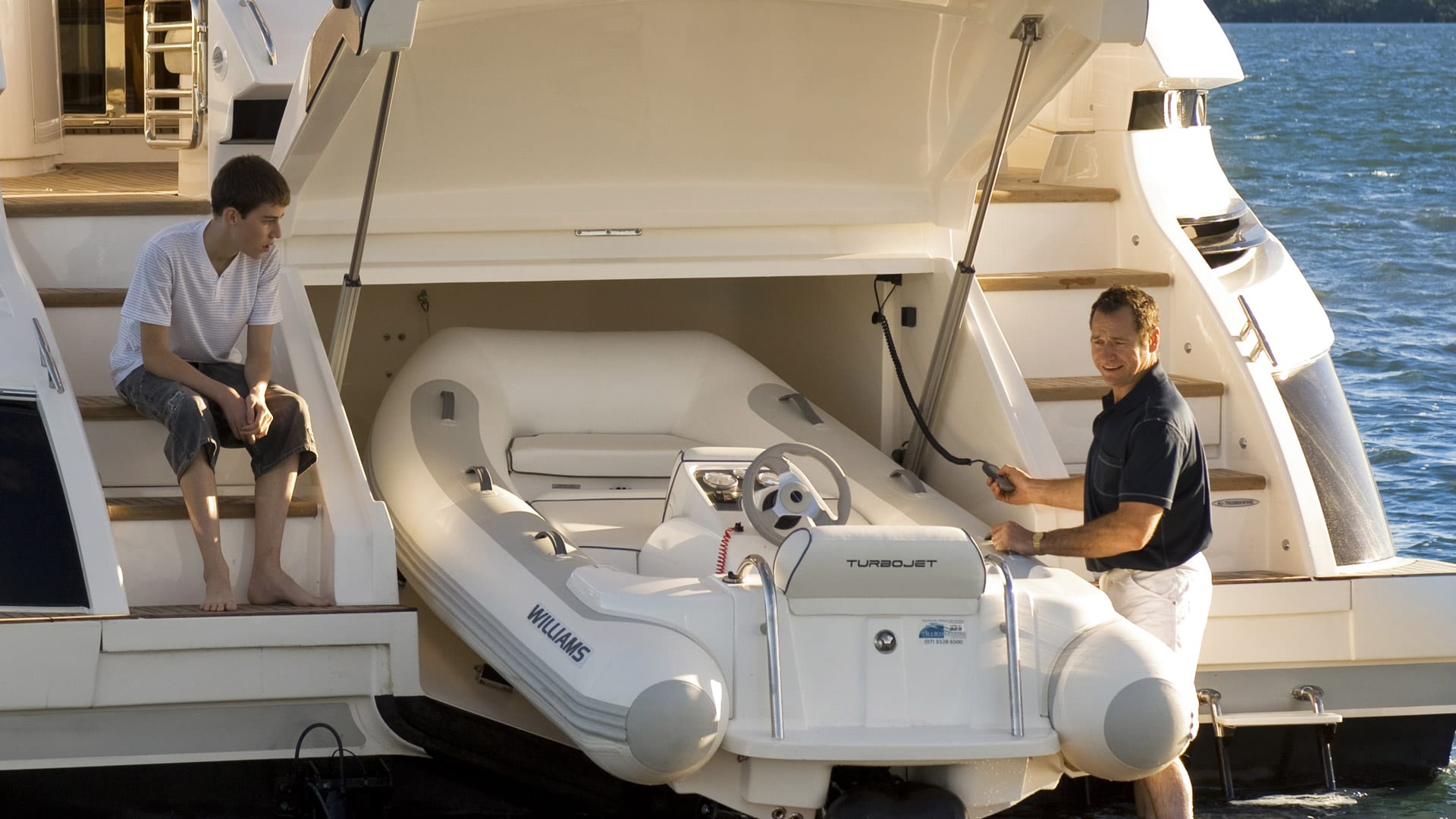 Riviera 6000 Sport Yacht Platinum Edition — photo 8